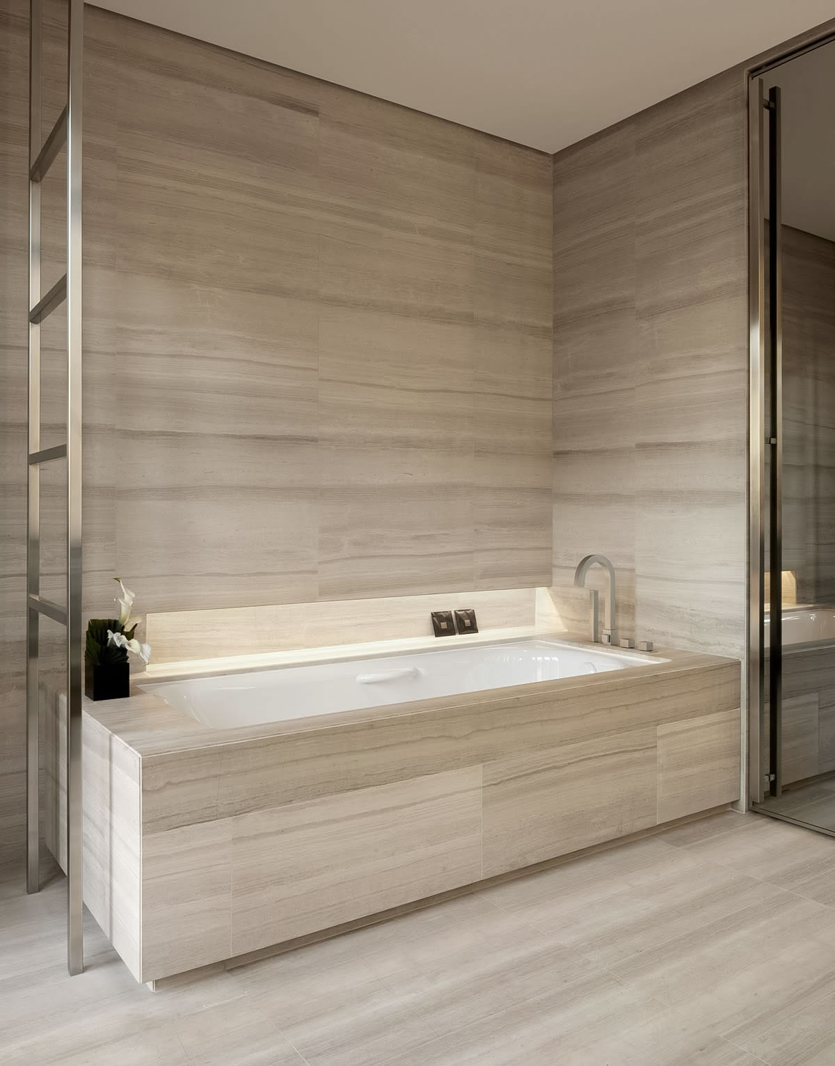 Мрамор Силк Жоржет Бьянко Экстра в интерьере