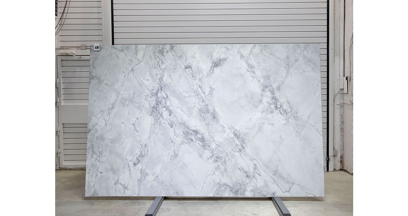 Мрамор Супер Вайт / Super White — слэб 20 мм, шлифованный · 3050 × 1960 мм · партия М · № 046