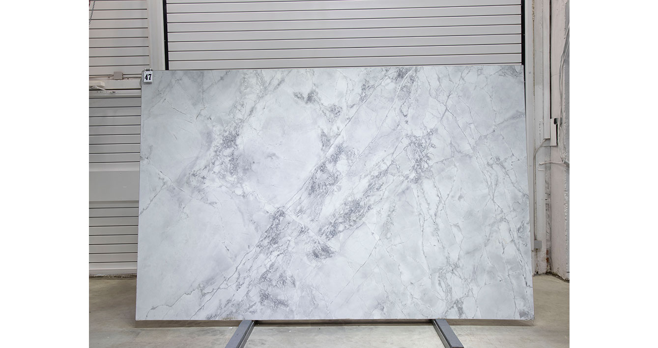 Мрамор Супер Вайт / Super White — слэб 20 мм, шлифованный · 3050 × 1960 мм · партия М · № 047