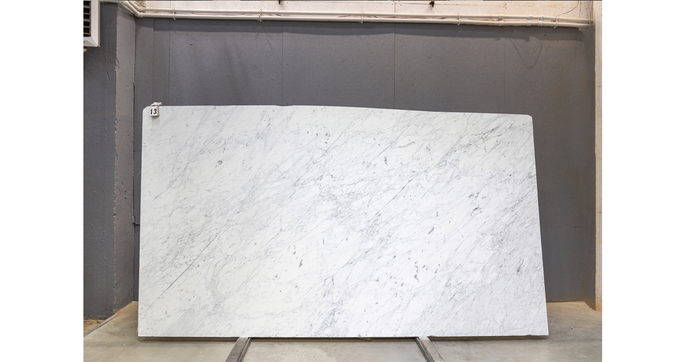 Мрамор Бьянко Каррара Джоя Премиум / Bianco Carrara Gioia Premium — слэб 20 мм, лощёный · 3400 × 1900 мм · партия БО* · № 013