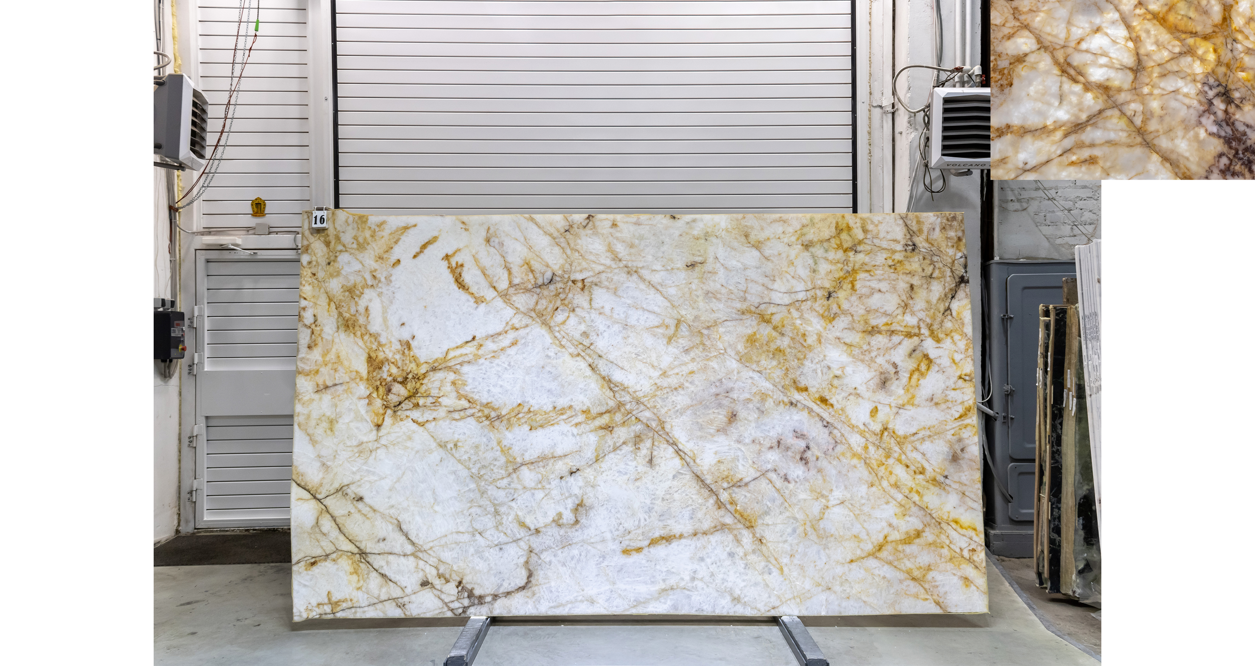 Кварцит Кристалло Голд / Crystallo Gold — слэб 20 мм, полированный · 3320 × 1950 мм · партия А · № 016