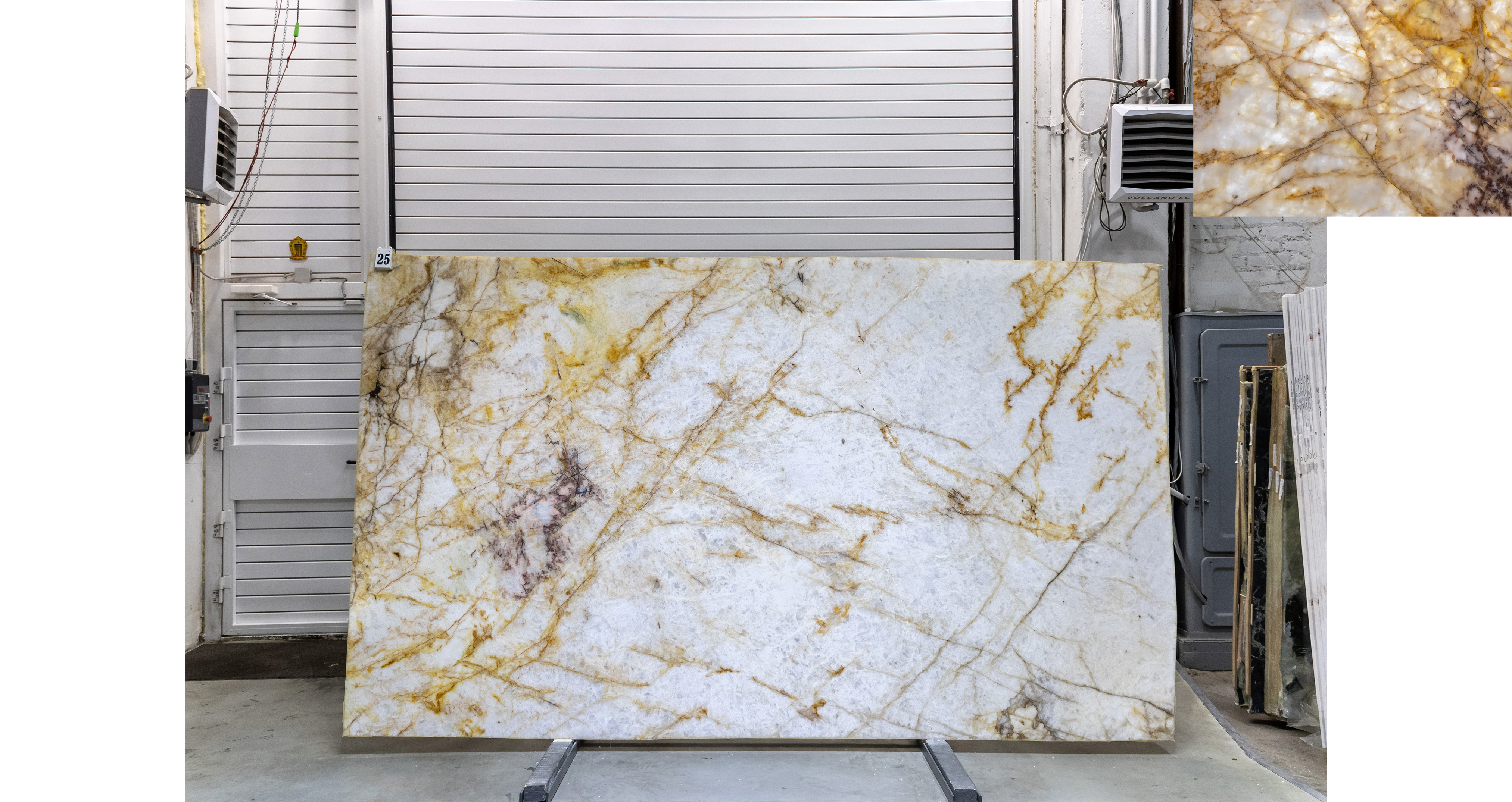 Кварцит Кристалло Голд / Crystallo Gold — слэб 20 мм, полированный · 3320 × 1940 мм · партия А · № 025