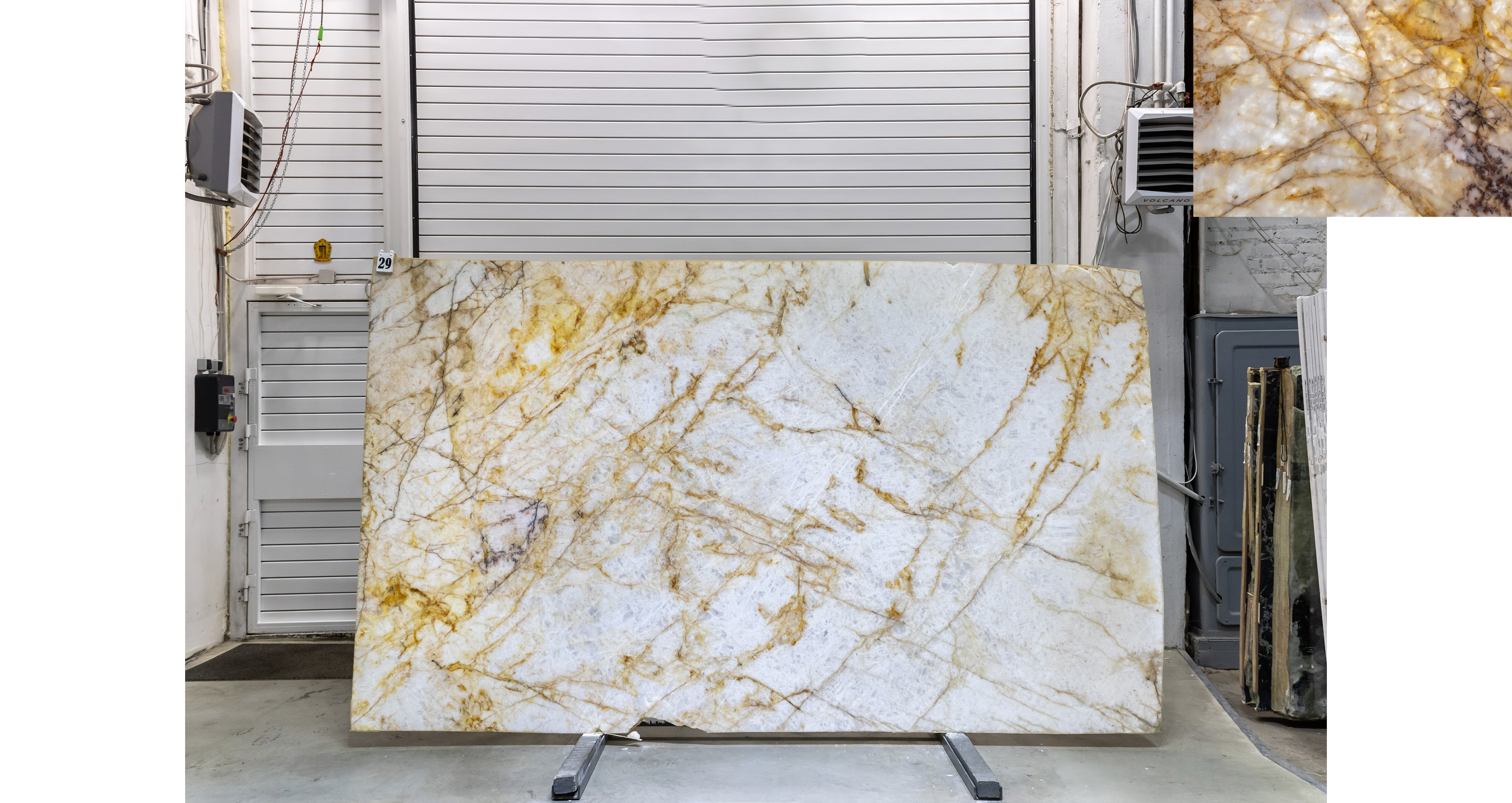 Кварцит Кристалло Голд / Crystallo Gold — слэб 20 мм, полированный · 3320 × 1950 мм · партия А · № 029