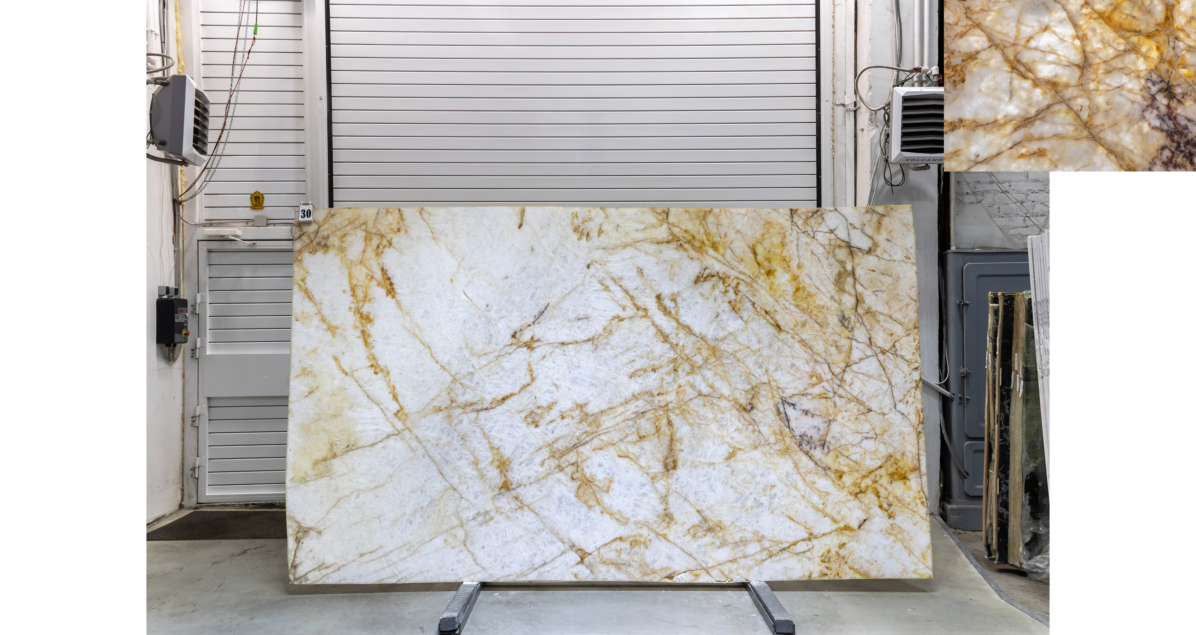 Кварцит Кристалло Голд / Crystallo Gold — слэб 20 мм, полированный · 3320 × 1950 мм · партия А · № 030