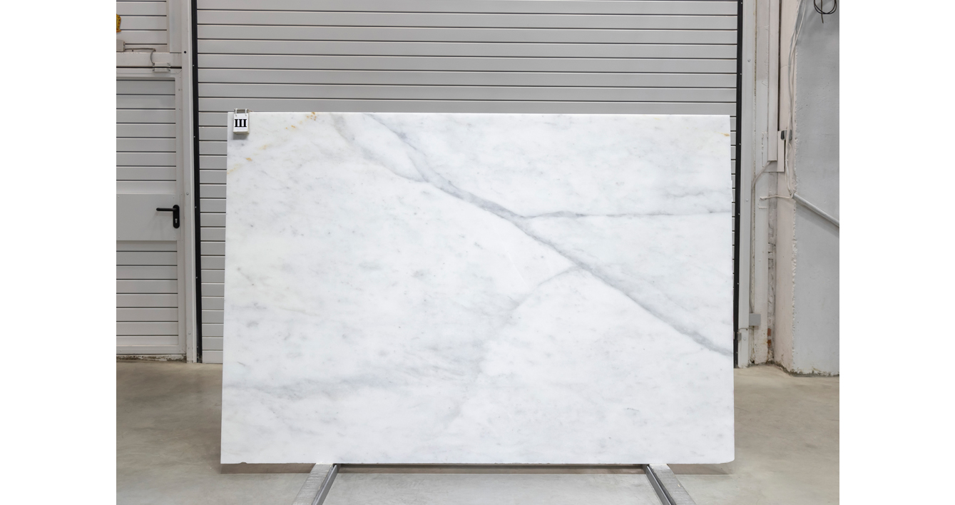 Мрамор Бьянко Ибица / Bianco Ibiza — слэб 20 мм, полированный · 2500 × 1500 мм · партия АК · № 038
