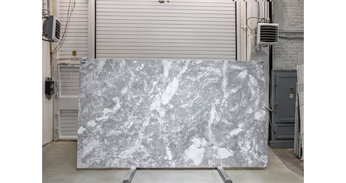 Мрамор Гриджио Фантастико / Grigio Fantastico — слэб 20 мм, полированный · 3250 × 1850 мм · партия А · № 048