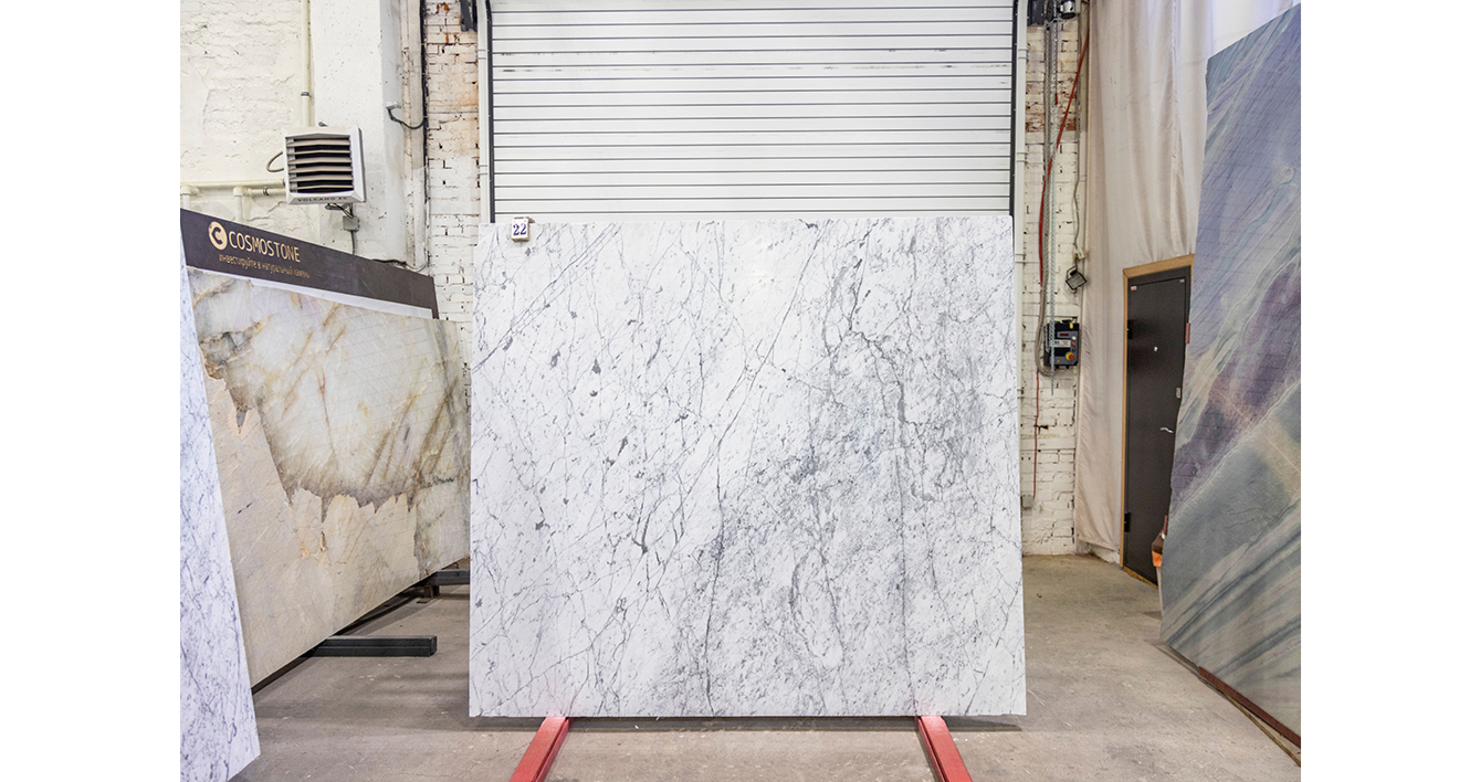Мрамор Бьянко Каррара С / Bianco Carrara C — слэб 20 мм, полированный · 2150 × 1950 мм · партия ВА · № 022