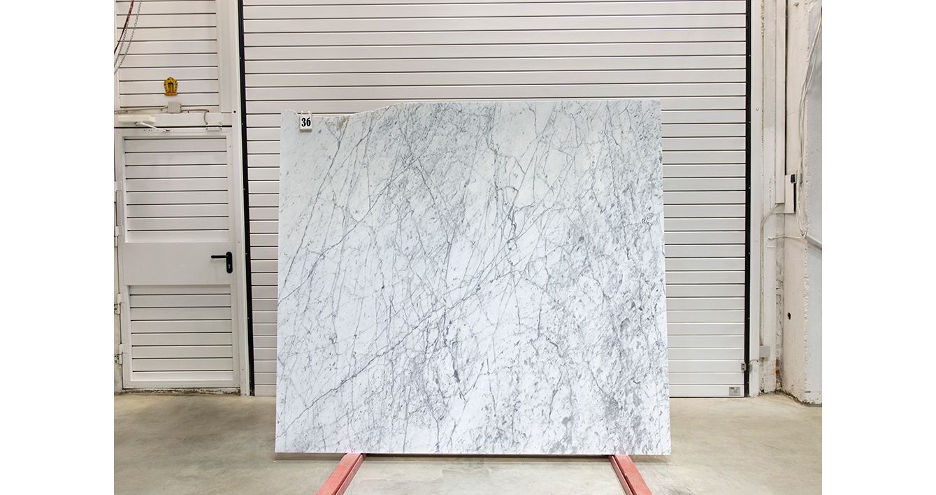 Мрамор Бьянко Каррара С / Bianco Carrara C — слэб 20 мм, полированный · 2150 × 1950 мм · партия ВА · № 036