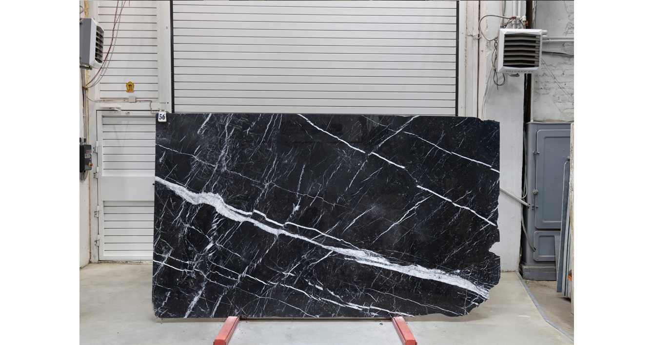 Мрамор Неро Маркина Экстра / Nero Marquina Extra — слэб 20 мм, полированный · 3000 × 1820 мм · партия ВМ · № 056