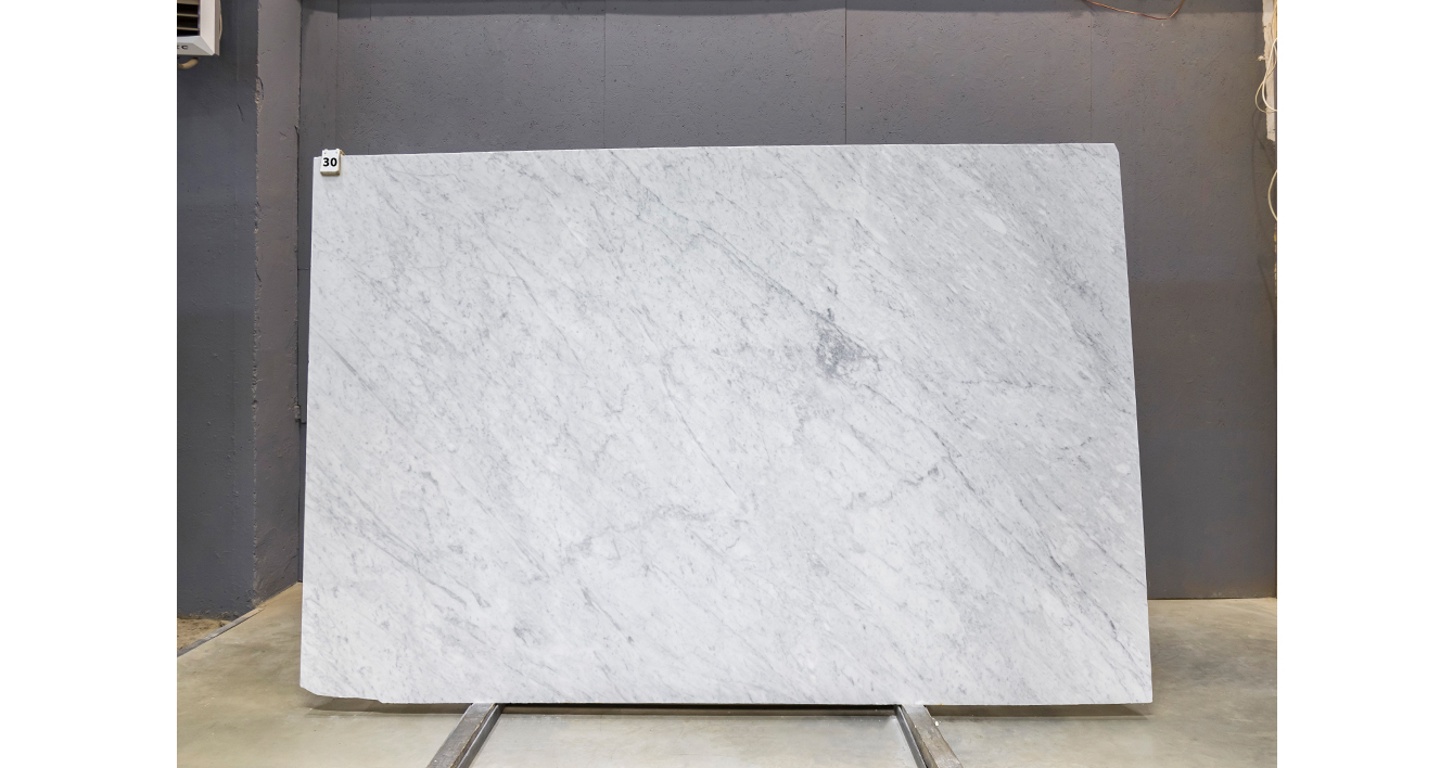 Мрамор Бьянко Каррара С / Bianco Carrara C — слэб 20 мм, полированный · 2950 × 1950 мм · партия ВГ · № 030