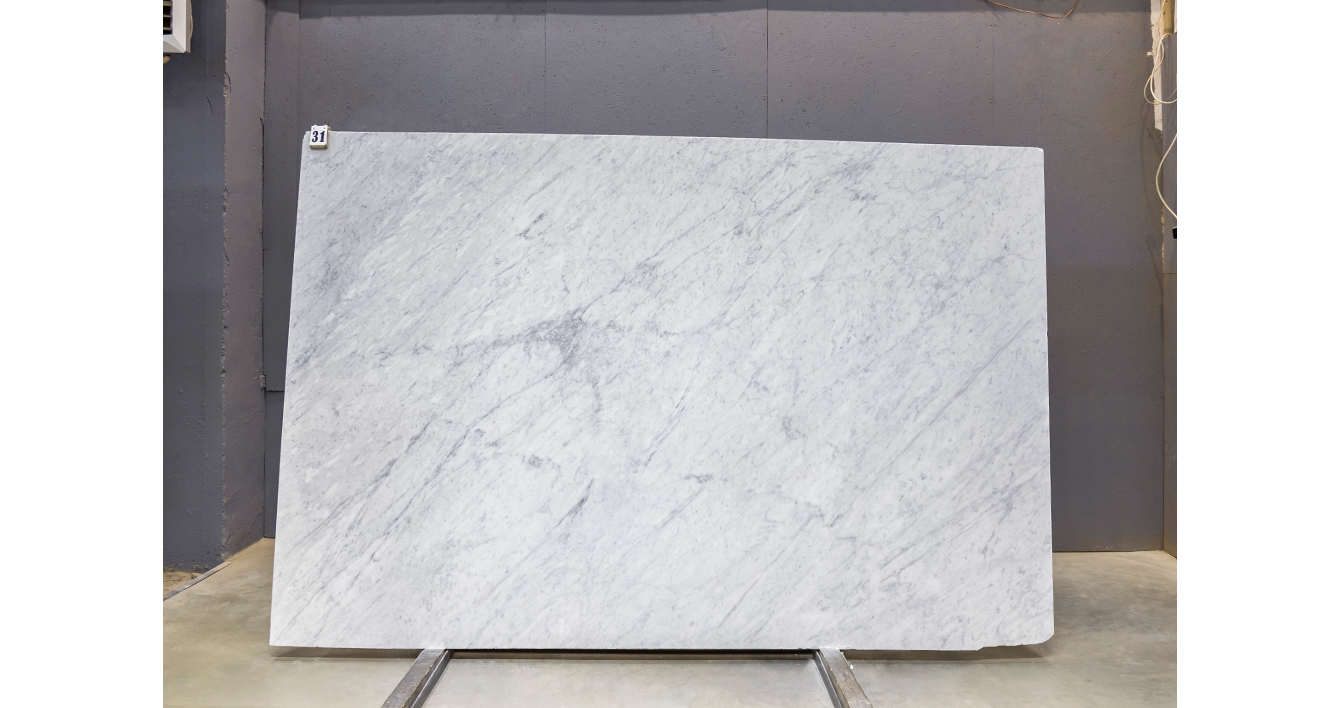 Мрамор Бьянко Каррара С / Bianco Carrara C — слэб 20 мм, полированный · 2950 × 1950 мм · партия ВГ · № 031
