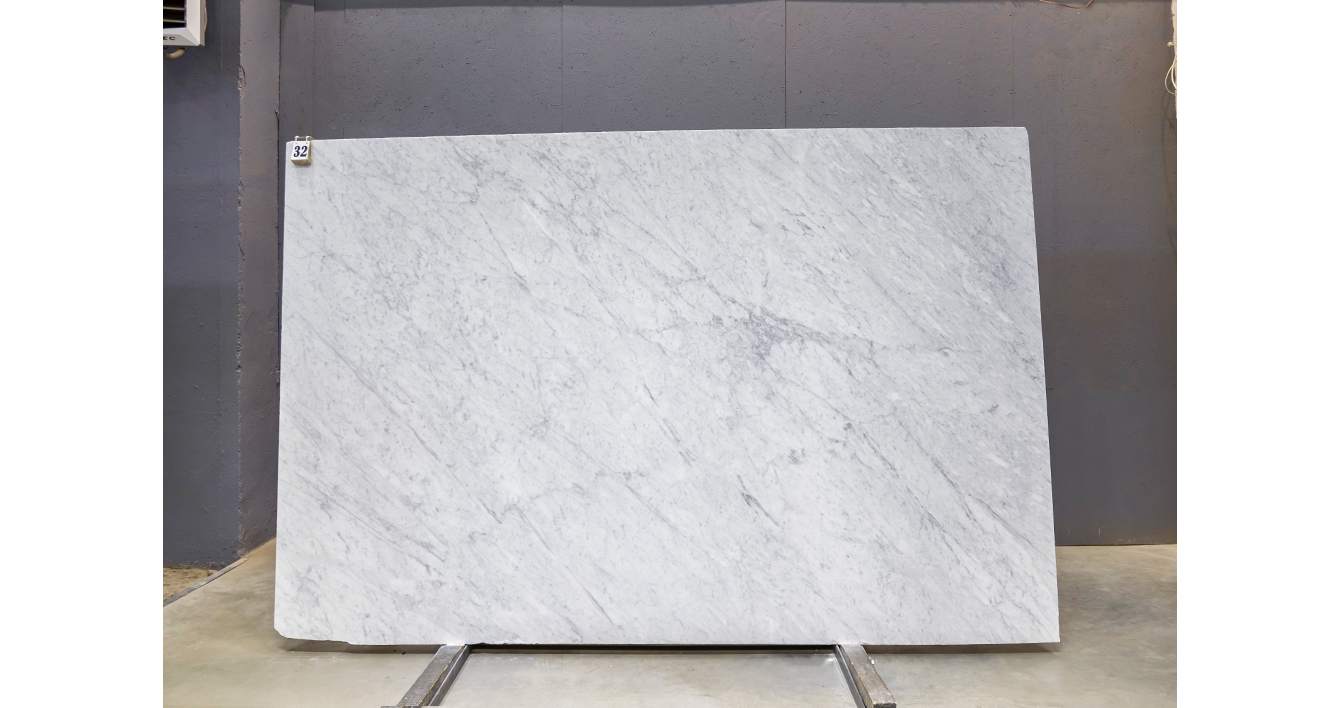 Мрамор Бьянко Каррара С / Bianco Carrara C — слэб 20 мм, полированный · 2950 × 1950 мм · партия ВГ · № 032