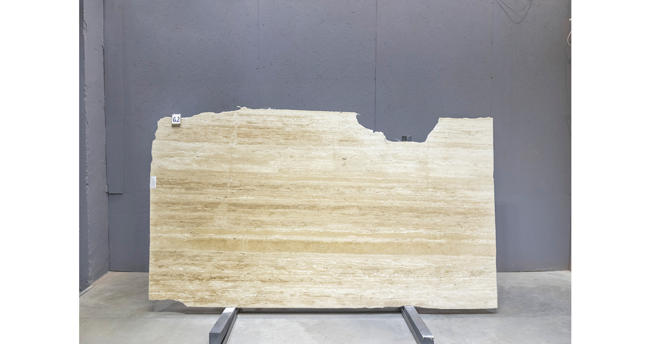 Травертин Классико Лайт VC Премиум / Travertine Classico Light VC Premium — слэб 20 мм, полированный · 2800 × 1350 мм · партия О · № 062