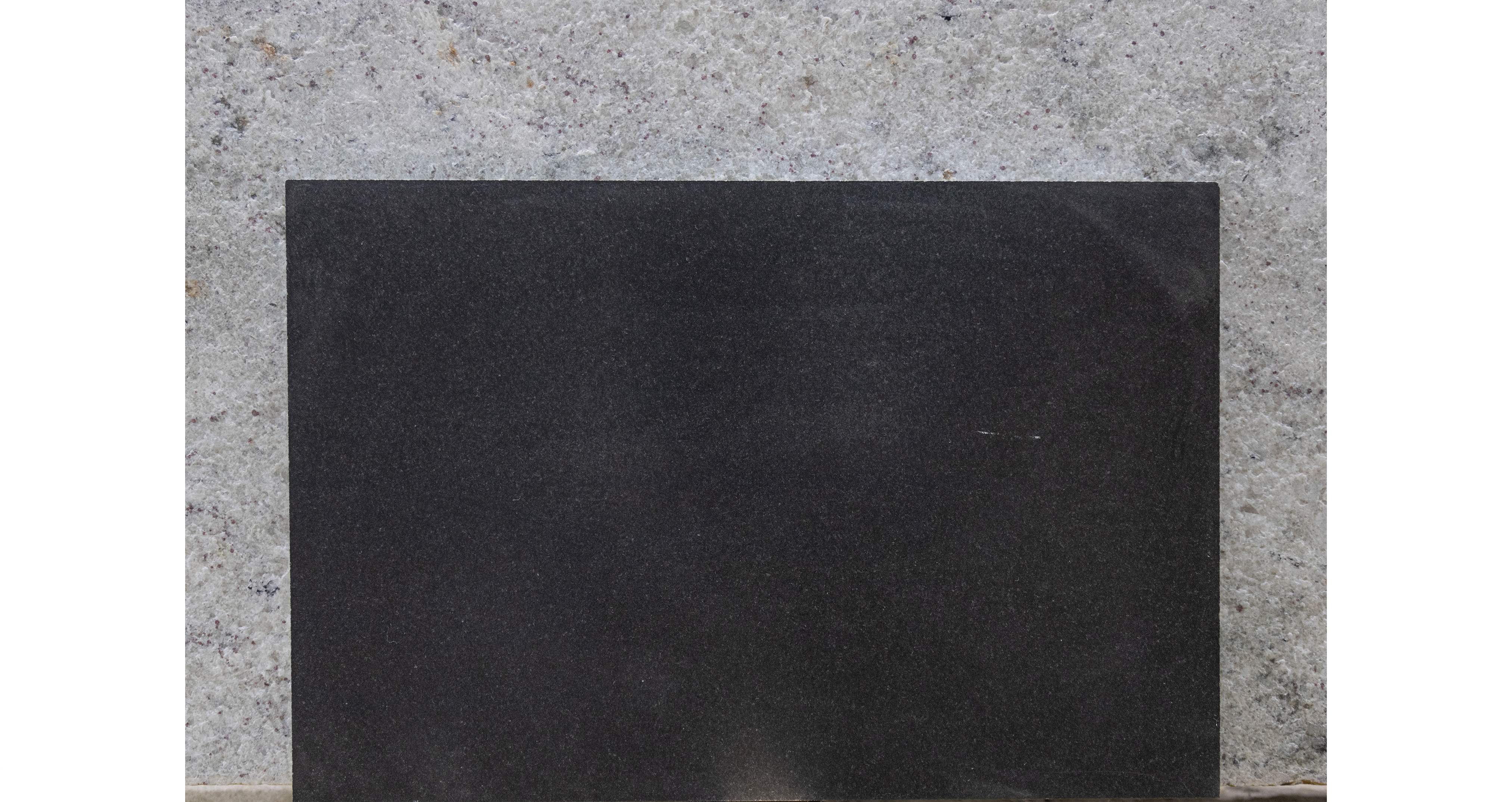 Гранит Абсолют Блэк / Absolute Black — плитка 30 мм, шлифованный · 600 × 400 мм · партия Щ · № 001