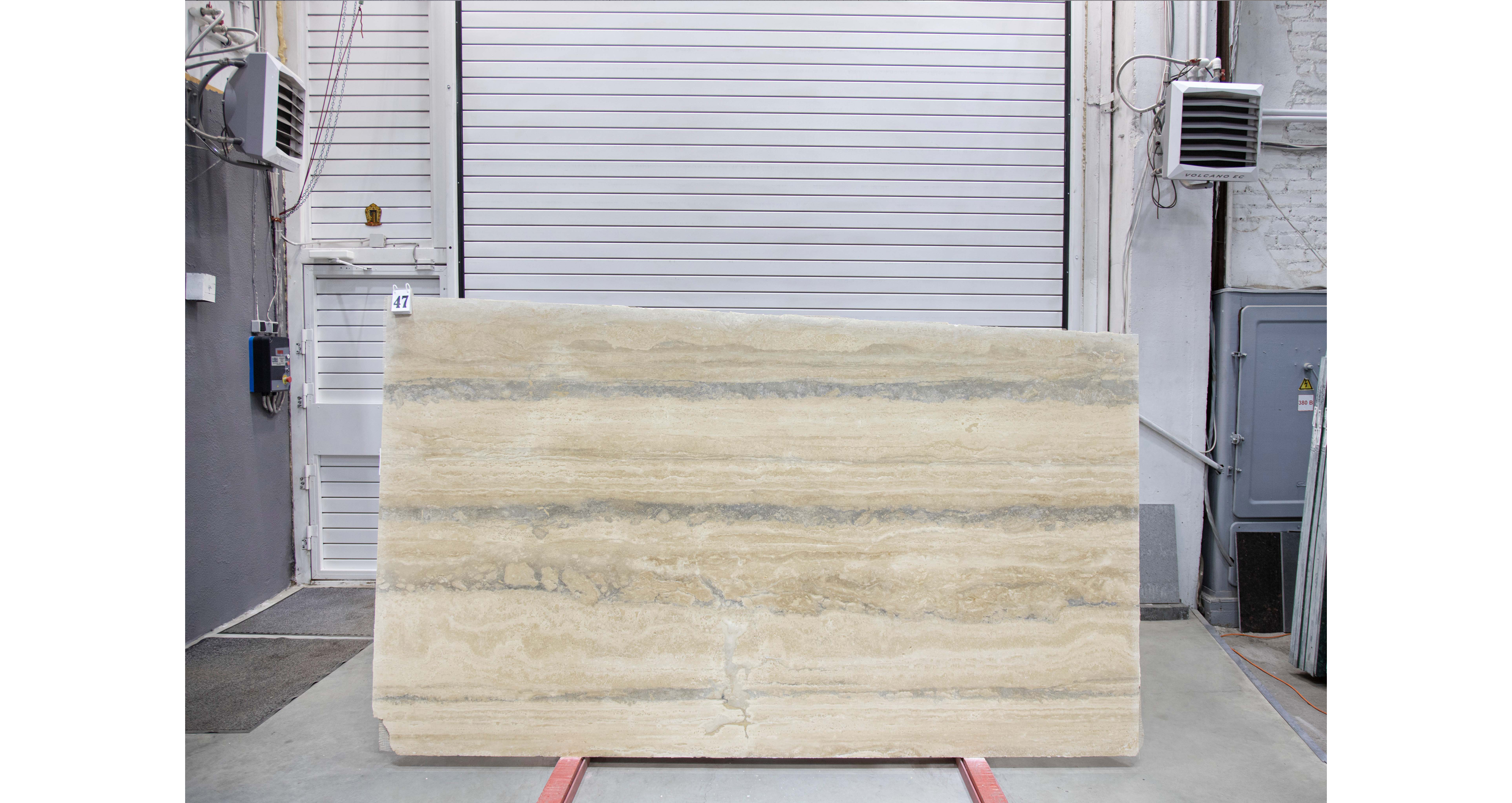 Травертин Романо Сильвер Лайт / Travertine Romano Silver Light — слэб 20 мм, шлифованный · 2820 × 1550 мм · партия Е · № 047
