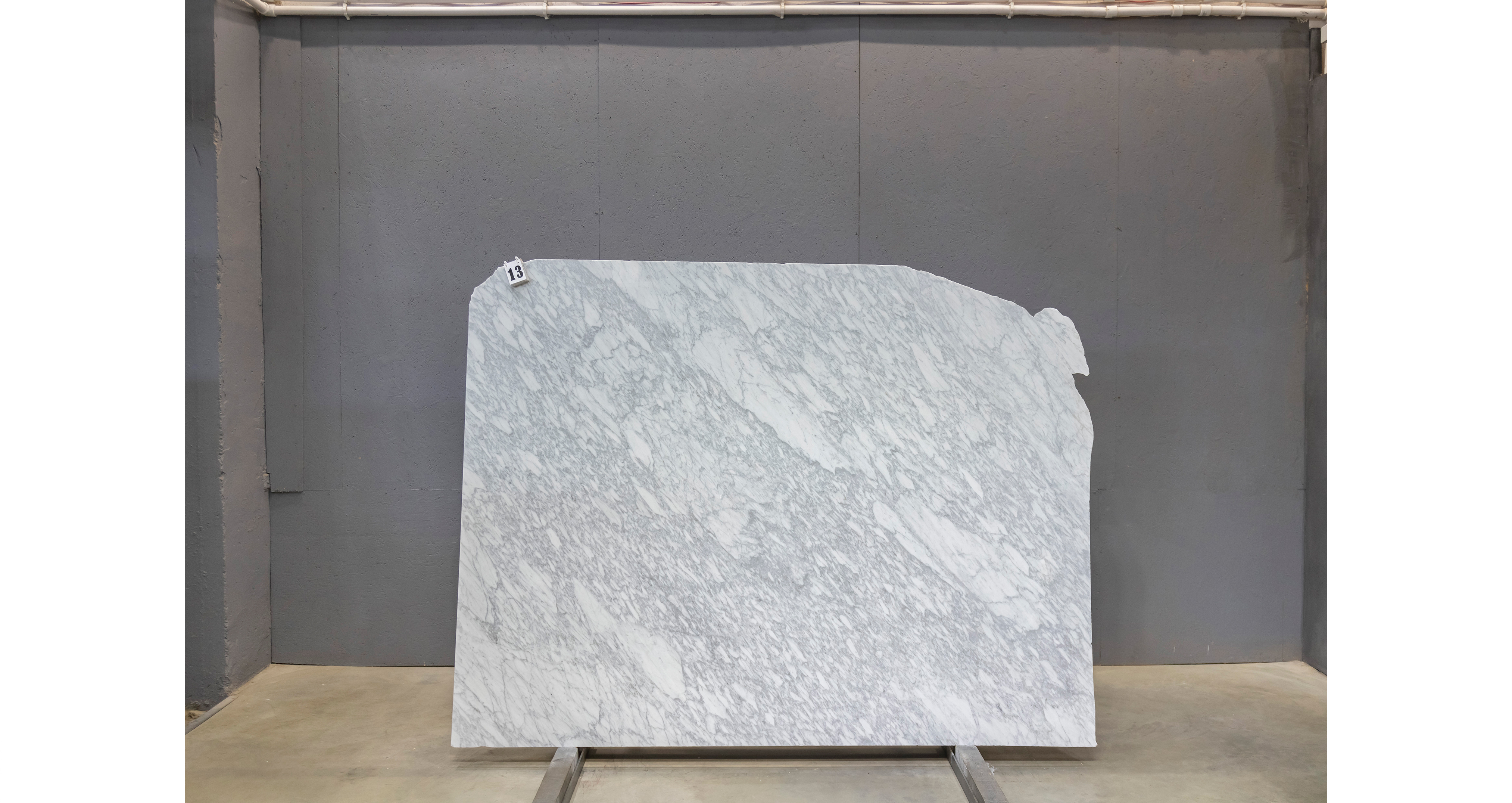 Мрамор Бьянко Каррара Джоя / Bianco Carrara Gioia — слэб 20 мм, полированный · 2310 × 1660 мм · партия БЧ* · № 013