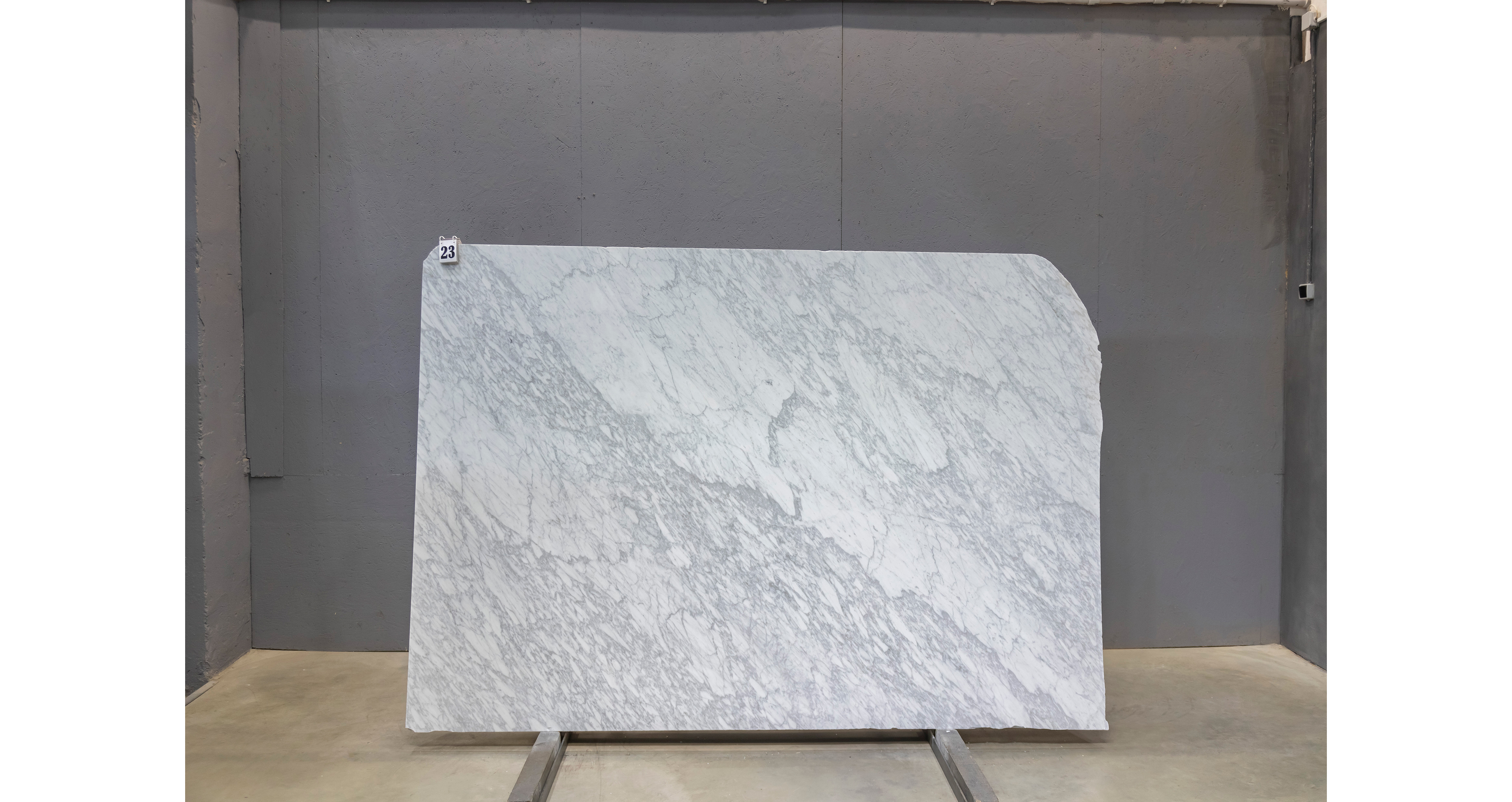 Мрамор Бьянко Каррара Джоя / Bianco Carrara Gioia — слэб 20 мм, полированный · 2510 × 1710 мм · партия БЧ · № 023