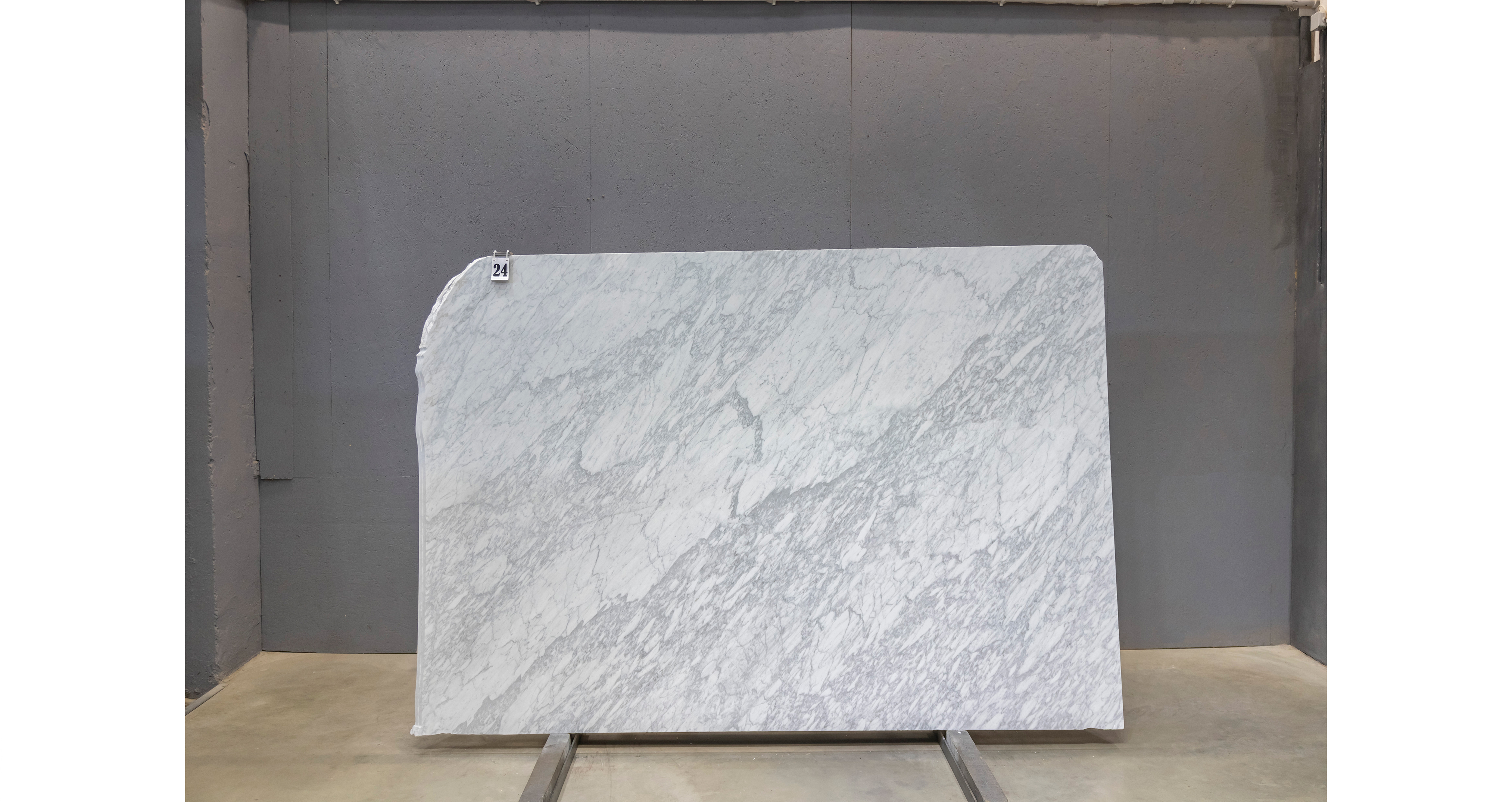 Мрамор Бьянко Каррара Джоя / Bianco Carrara Gioia — слэб 20 мм, полированный · 2510 × 1710 мм · партия БЧ · № 024