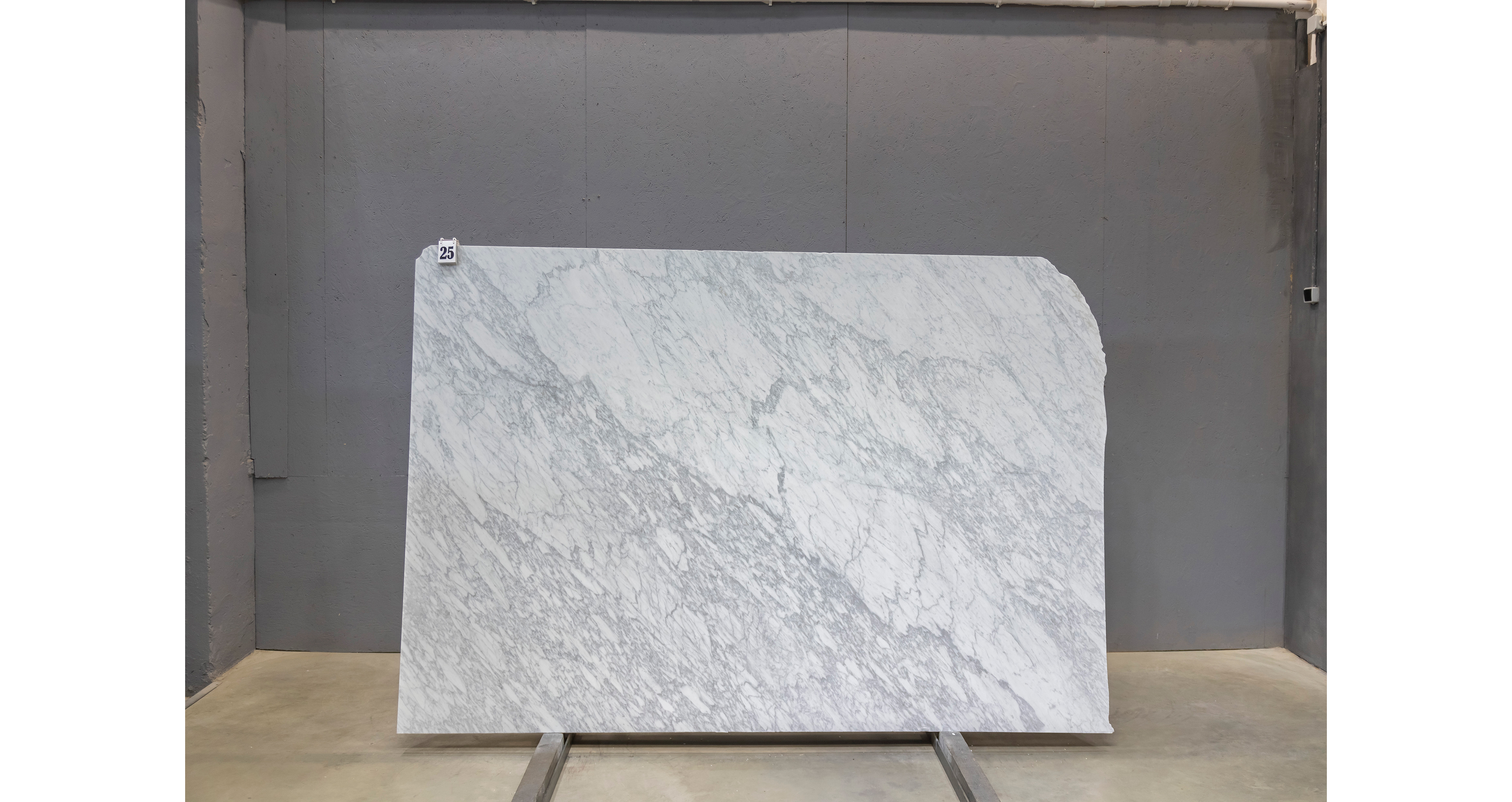 Мрамор Бьянко Каррара Джоя / Bianco Carrara Gioia — слэб 20 мм, полированный · 2510 × 1710 мм · партия БЧ · № 025