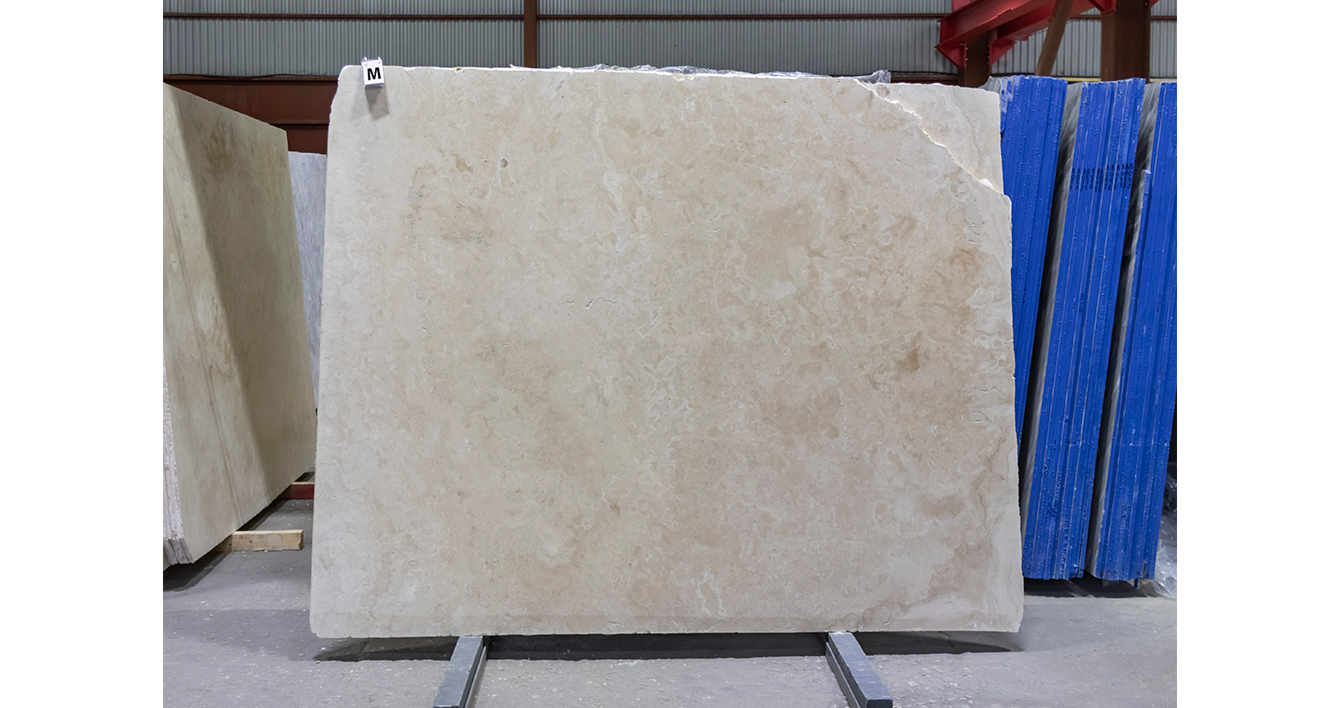 Травертин Классико Лайт СC / Travertine Classico Light СC — слэб 20 мм, шлифованный · 2350 × 1800 мм · партия М · № 054