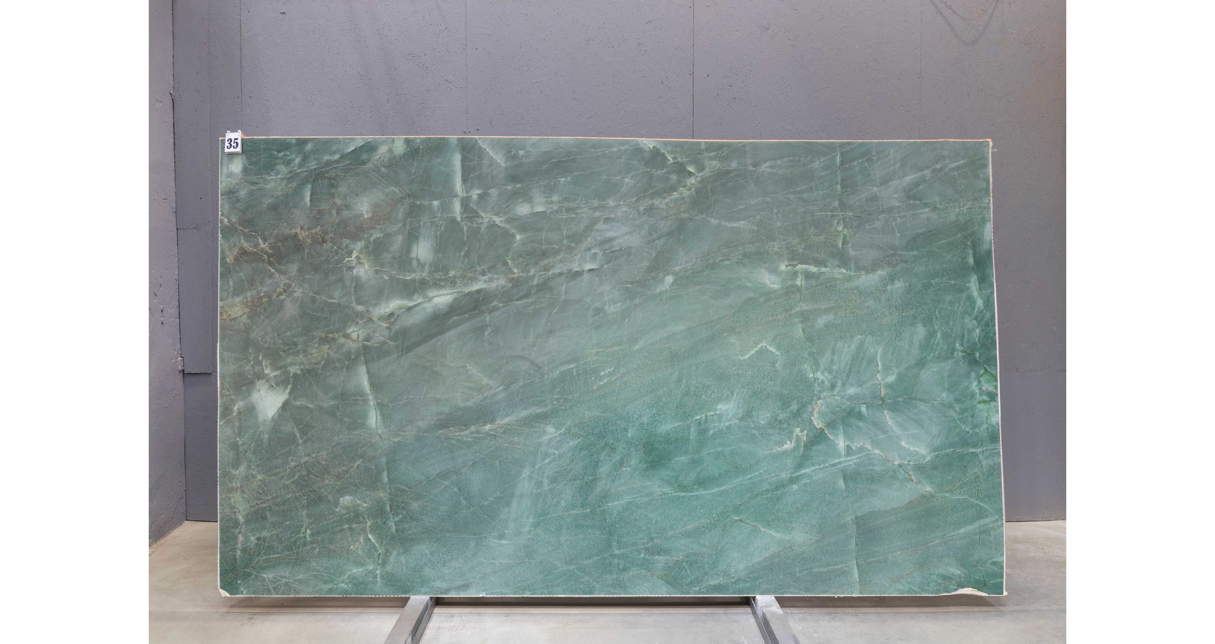 Кварцит Эмеральд Грин / Emerald Green — слэб 20 мм, полированный · 3340 × 1930 мм · партия А* · № 035
