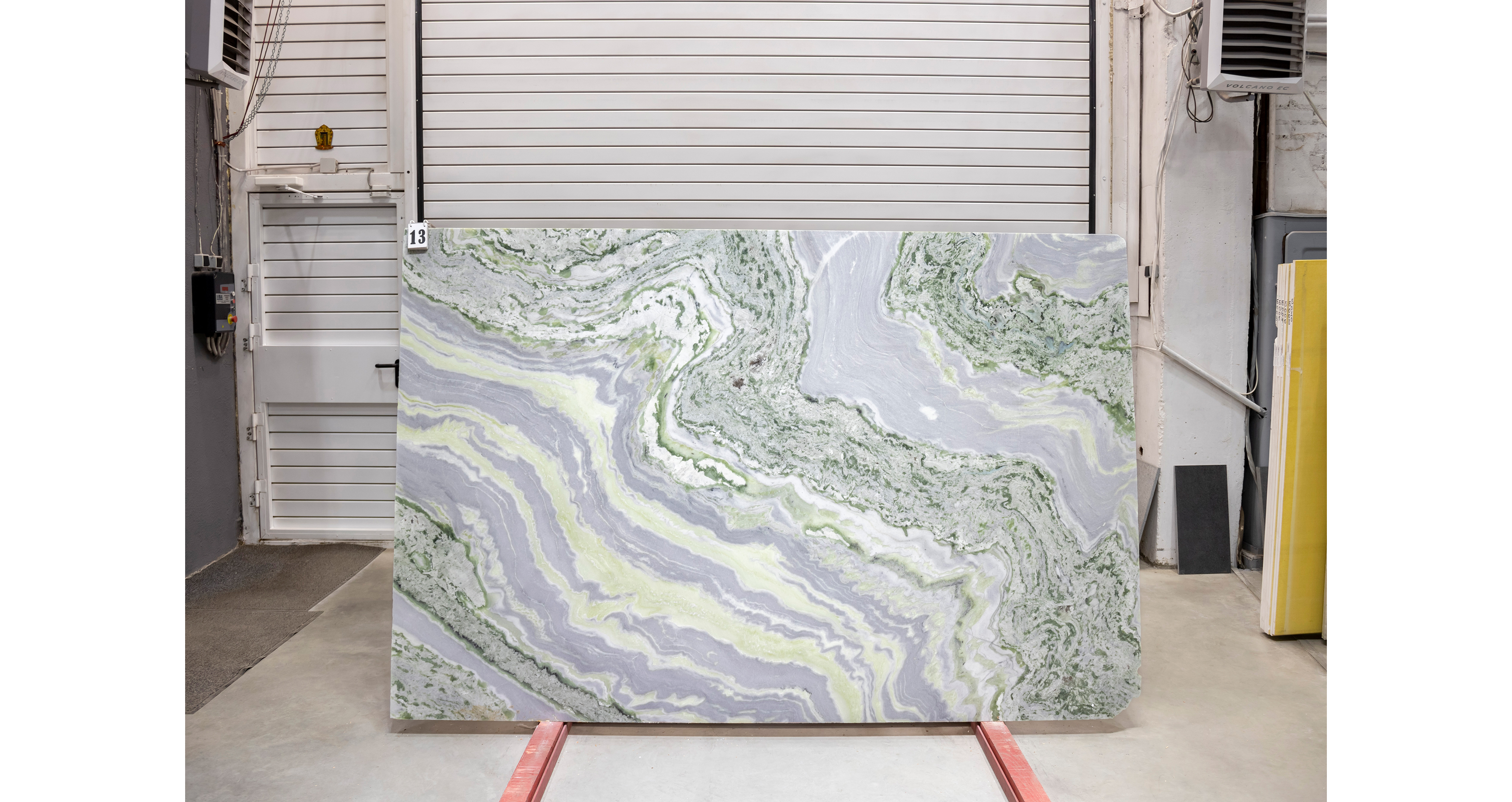 Оникс Гималай Грин / Onyx Himalayan Green — слэб 20 мм, полированный · 2450 × 1630 мм · партия Н · № 013