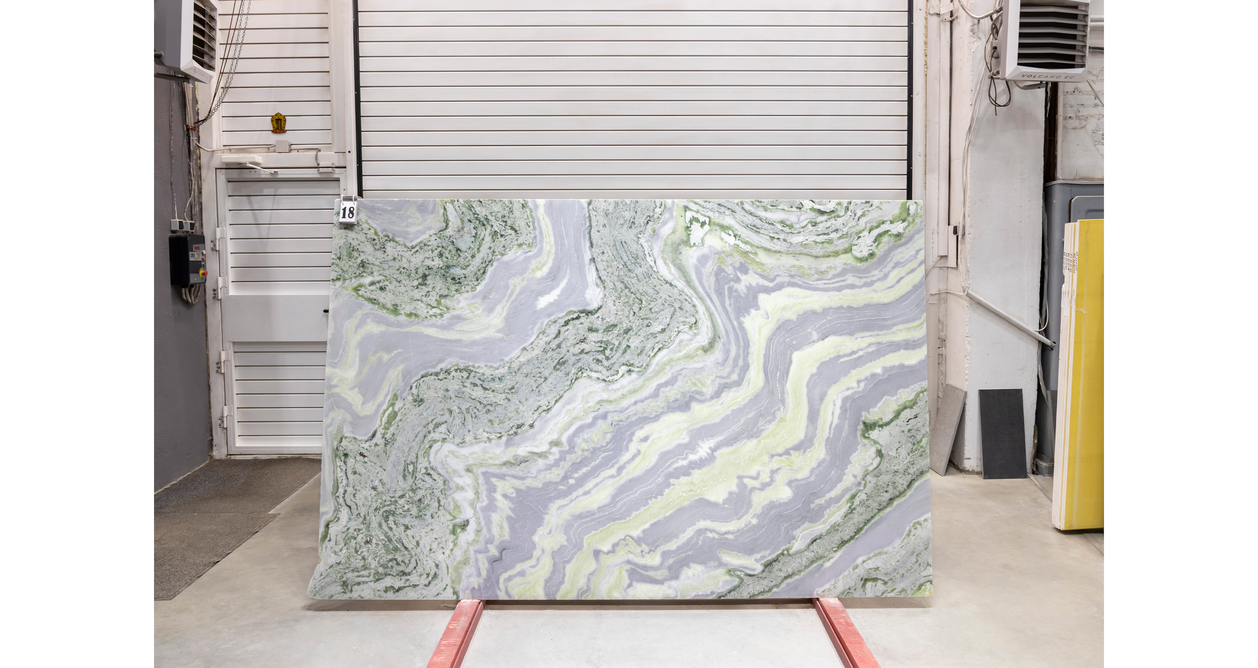 Оникс Гималай Грин / Onyx Himalayan Green — слэб 20 мм, полированный · 2450 × 1630 мм · партия Н · № 018