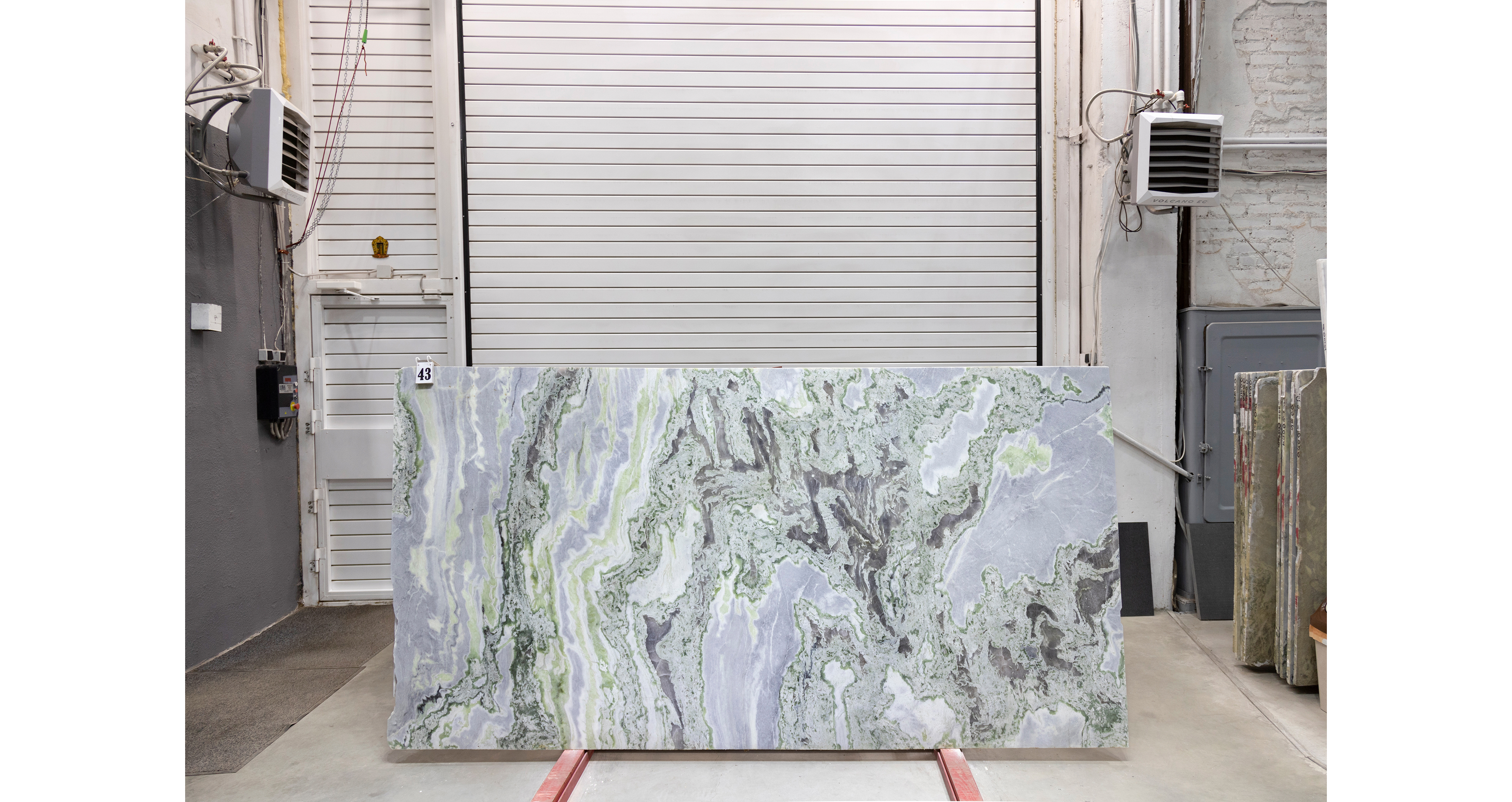 Оникс Гималай Грин / Onyx Himalayan Green — слэб 20 мм, полированный · 2920 × 1520 мм · партия О · № 043