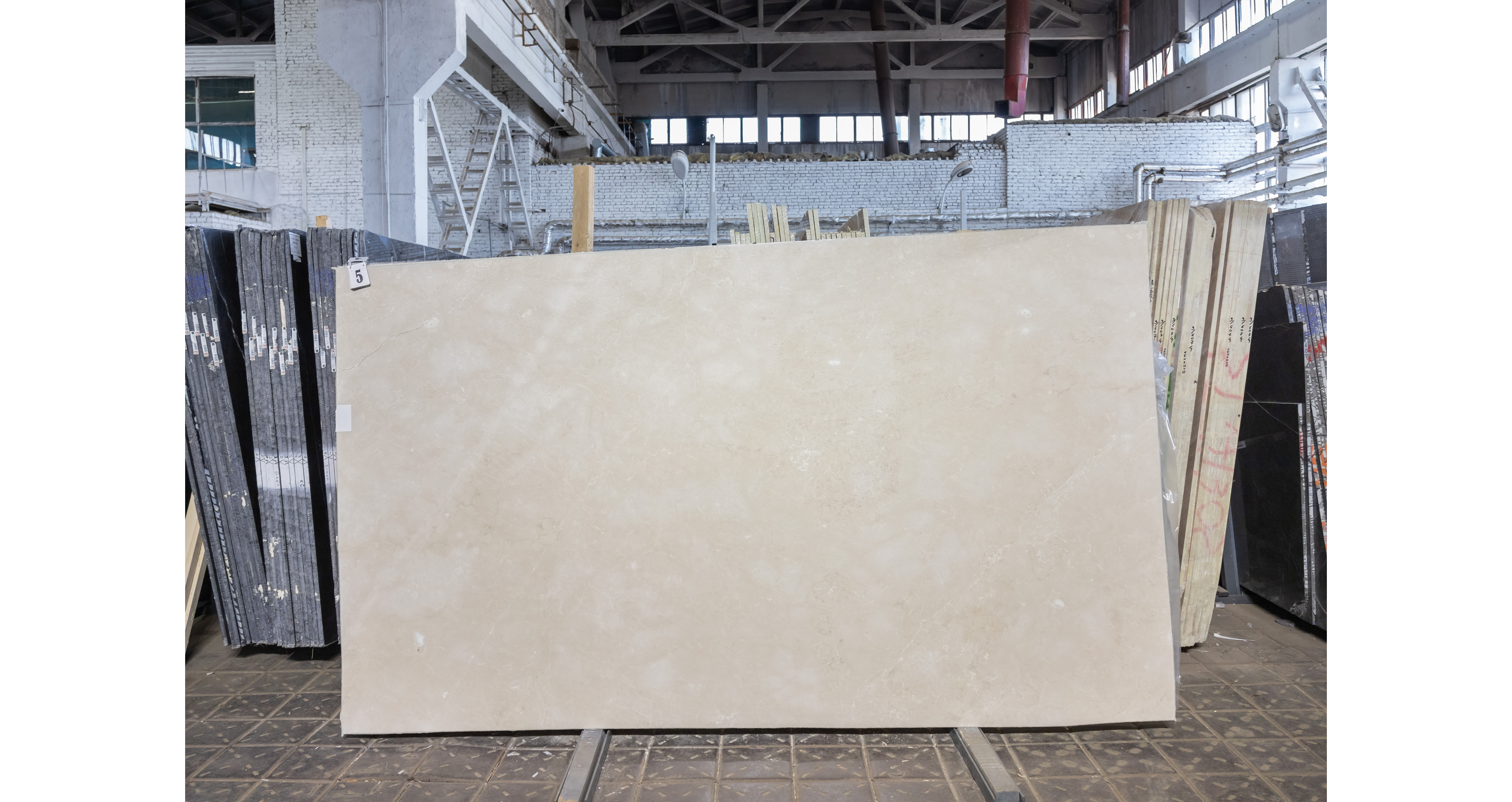 Мрамор Монтана Беж / Montana Beige — слэб 20 мм, полированный · 2920 × 1680 мм · партия Ю · № 005