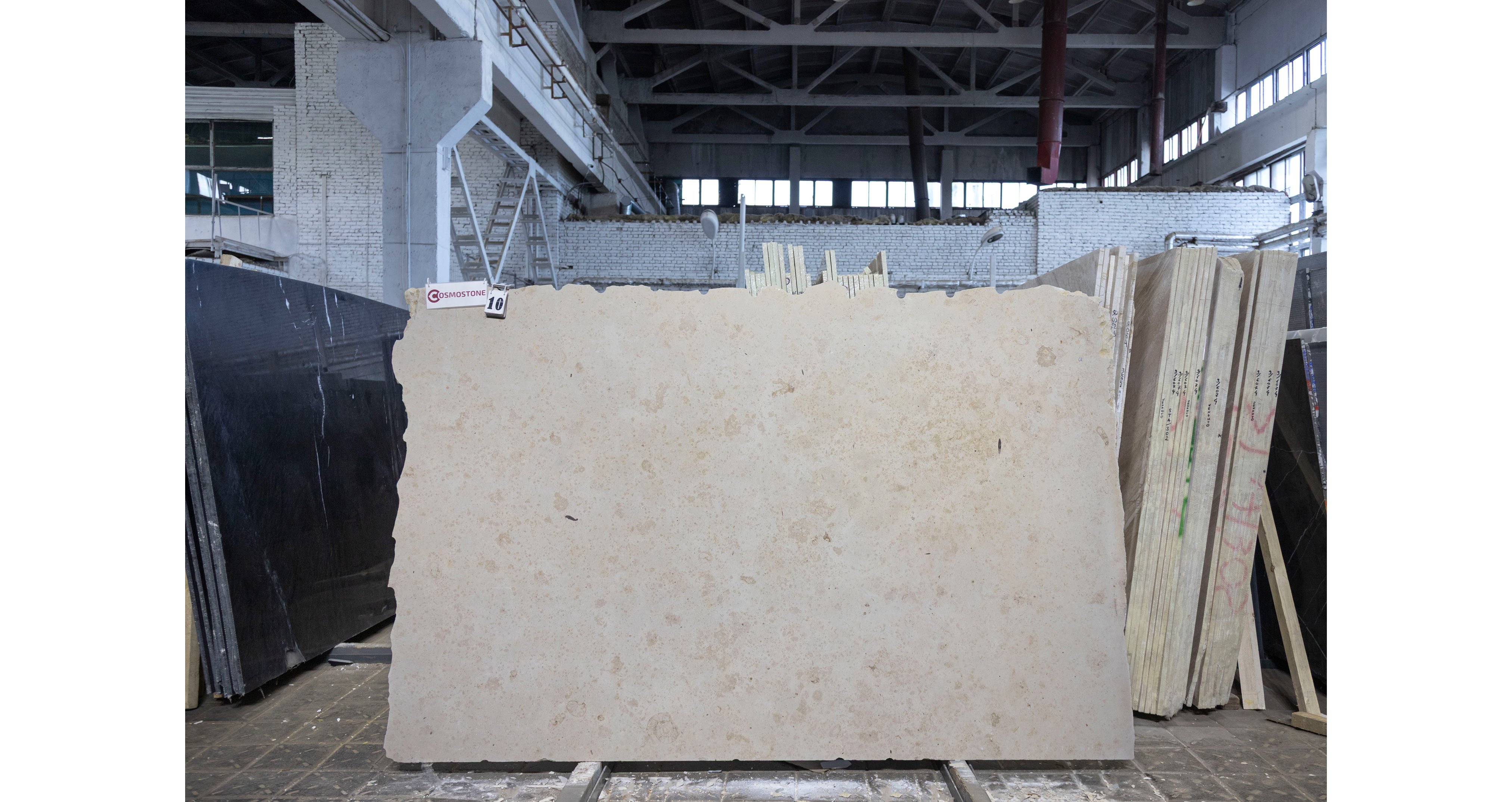 Известняк Юрский Беж / Jura Beige — слэб 23 мм, шлифованный · 2350 × 1630 мм · партия К · № 010