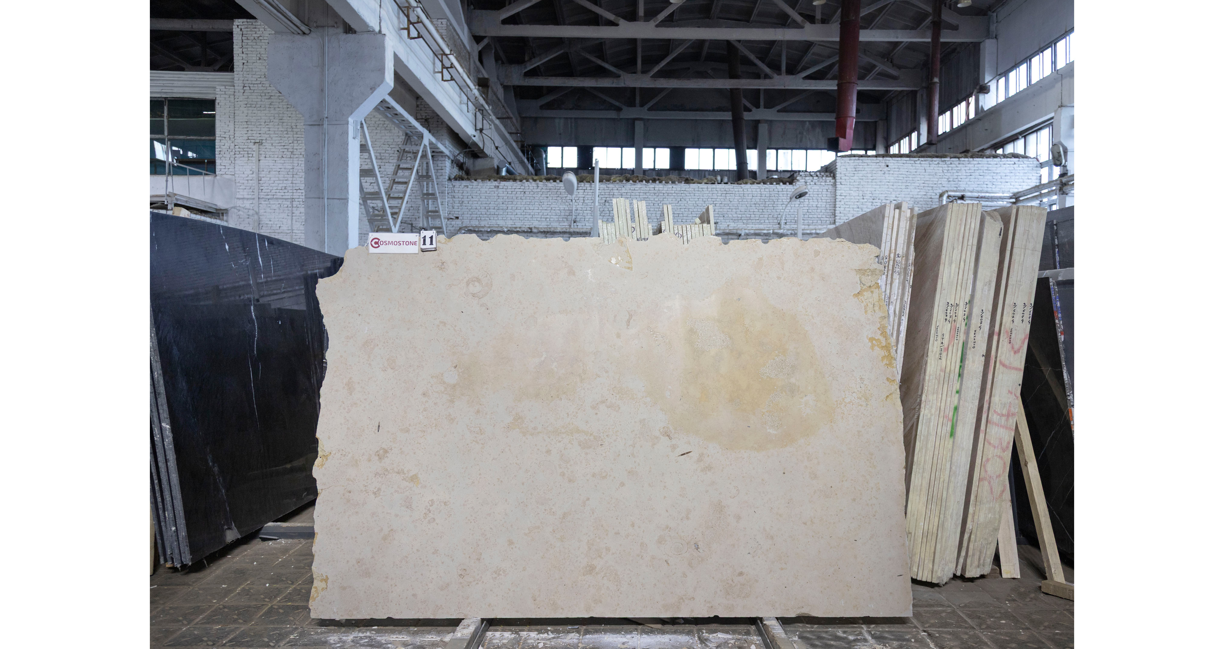 Известняк Юрский Беж / Jura Beige — слэб 23 мм, шлифованный · 2300 × 800 мм · партия К · № 011
