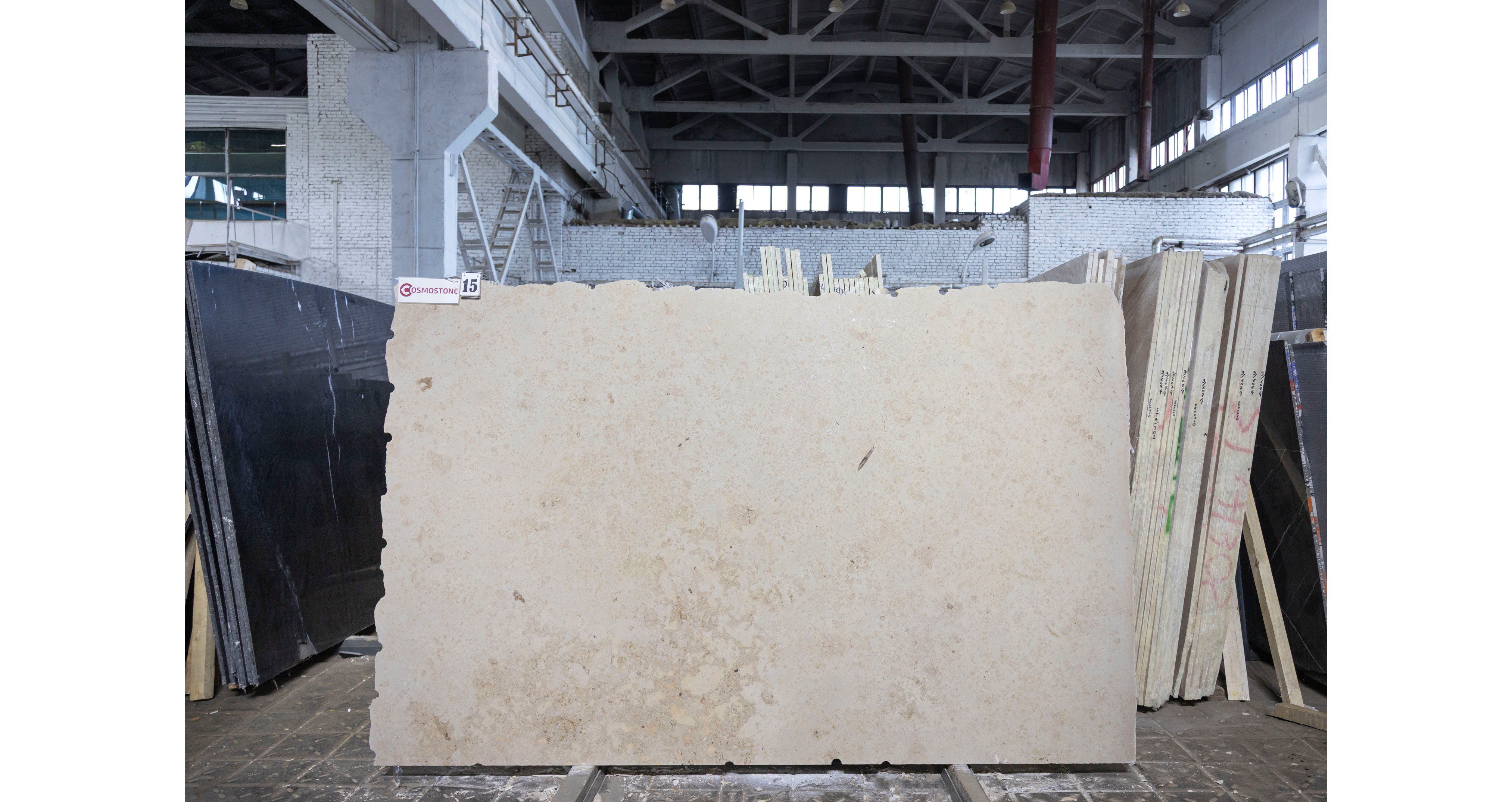 Известняк Юрский Беж / Jura Beige — слэб 23 мм, шлифованный · 2480 × 1630 мм · партия К · № 015