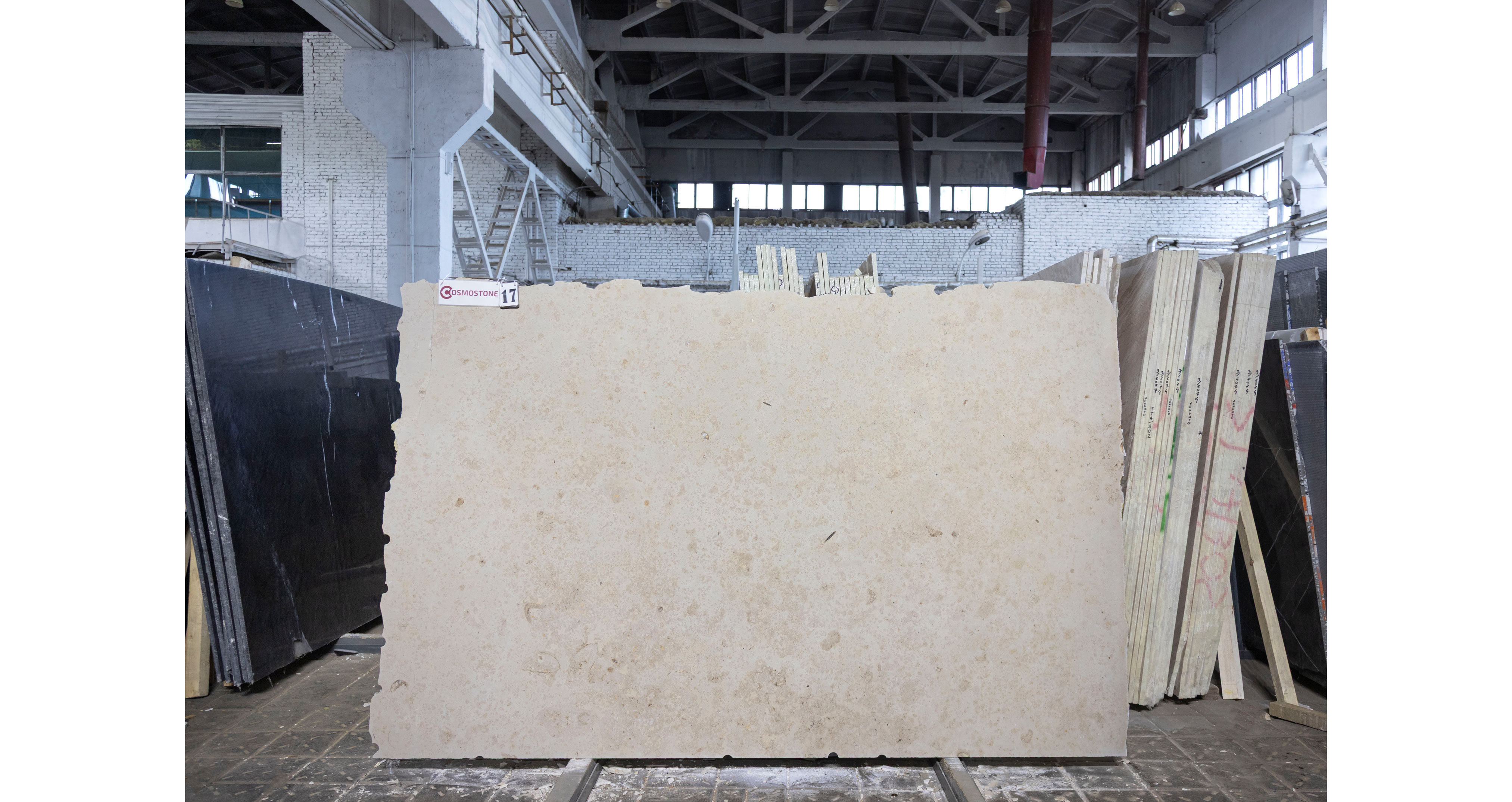 Известняк Юрский Беж / Jura Beige — слэб 23 мм, шлифованный · 2480 × 1630 мм · партия К · № 017