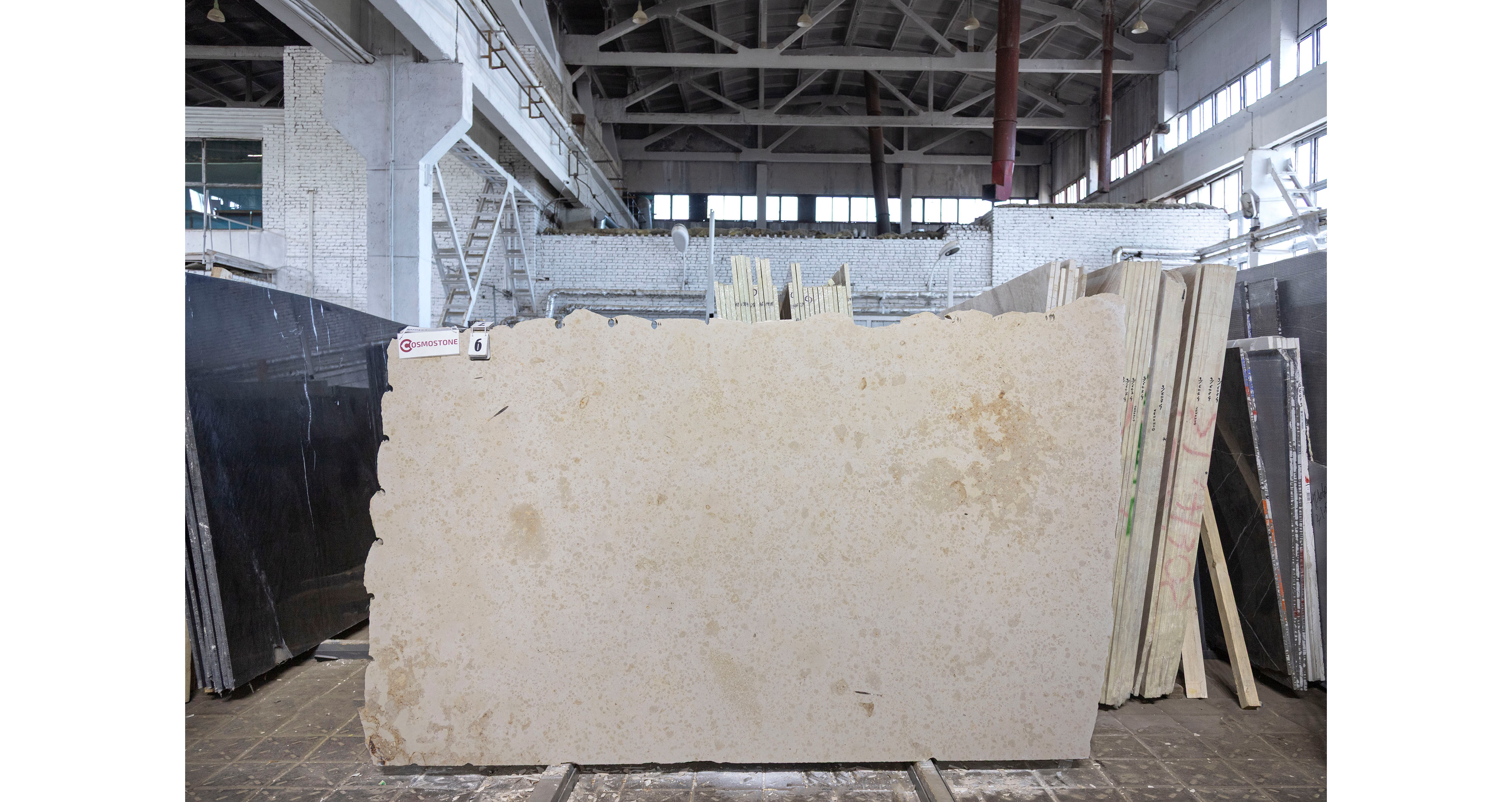 Известняк Юрский Беж / Jura Beige — слэб 23 мм, шлифованный · 2600 × 1500 мм · партия Л · № 006