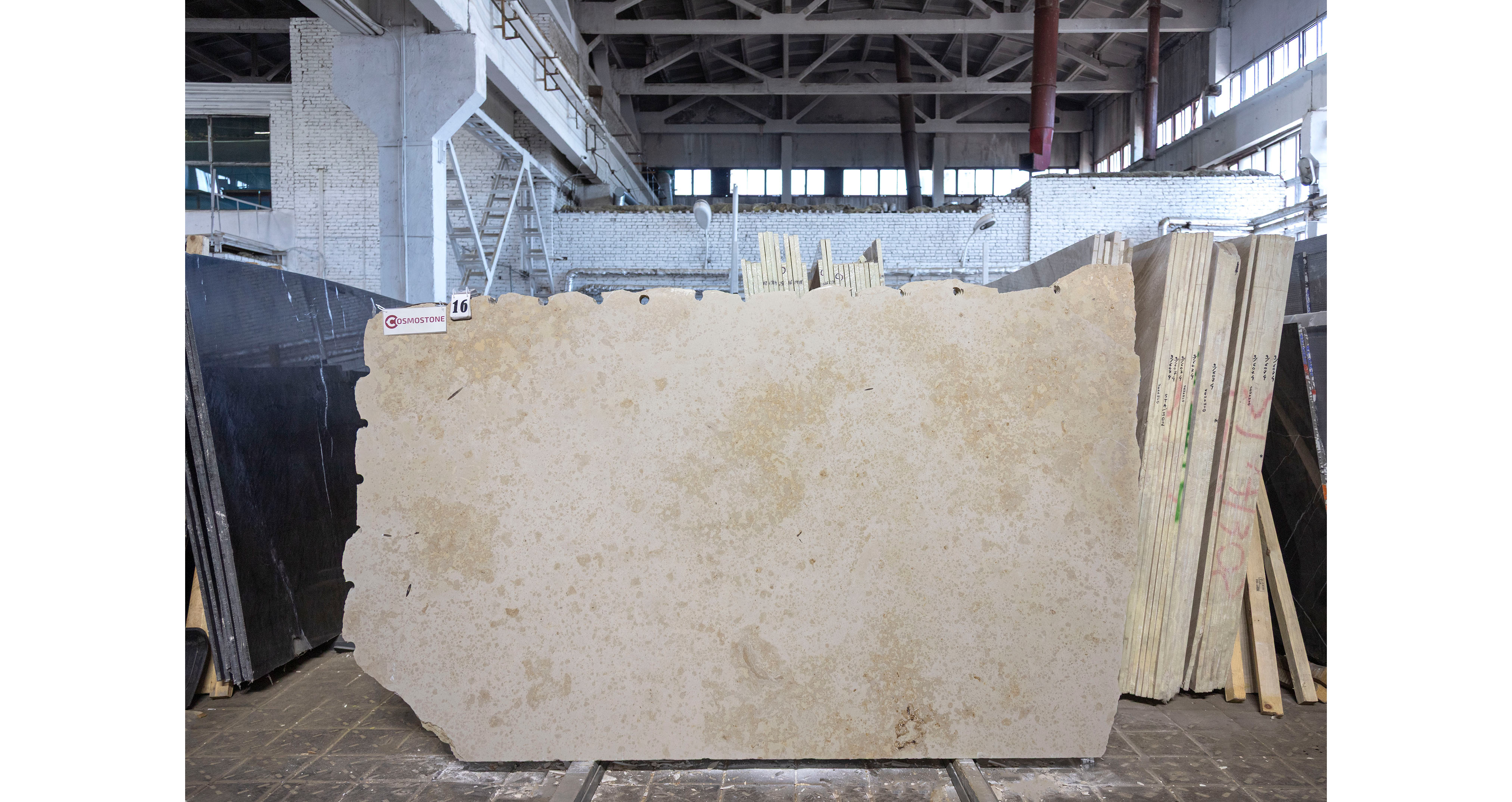 Известняк Юрский Беж / Jura Beige — слэб 23 мм, шлифованный · 2500 × 1550 мм · партия Л · № 016