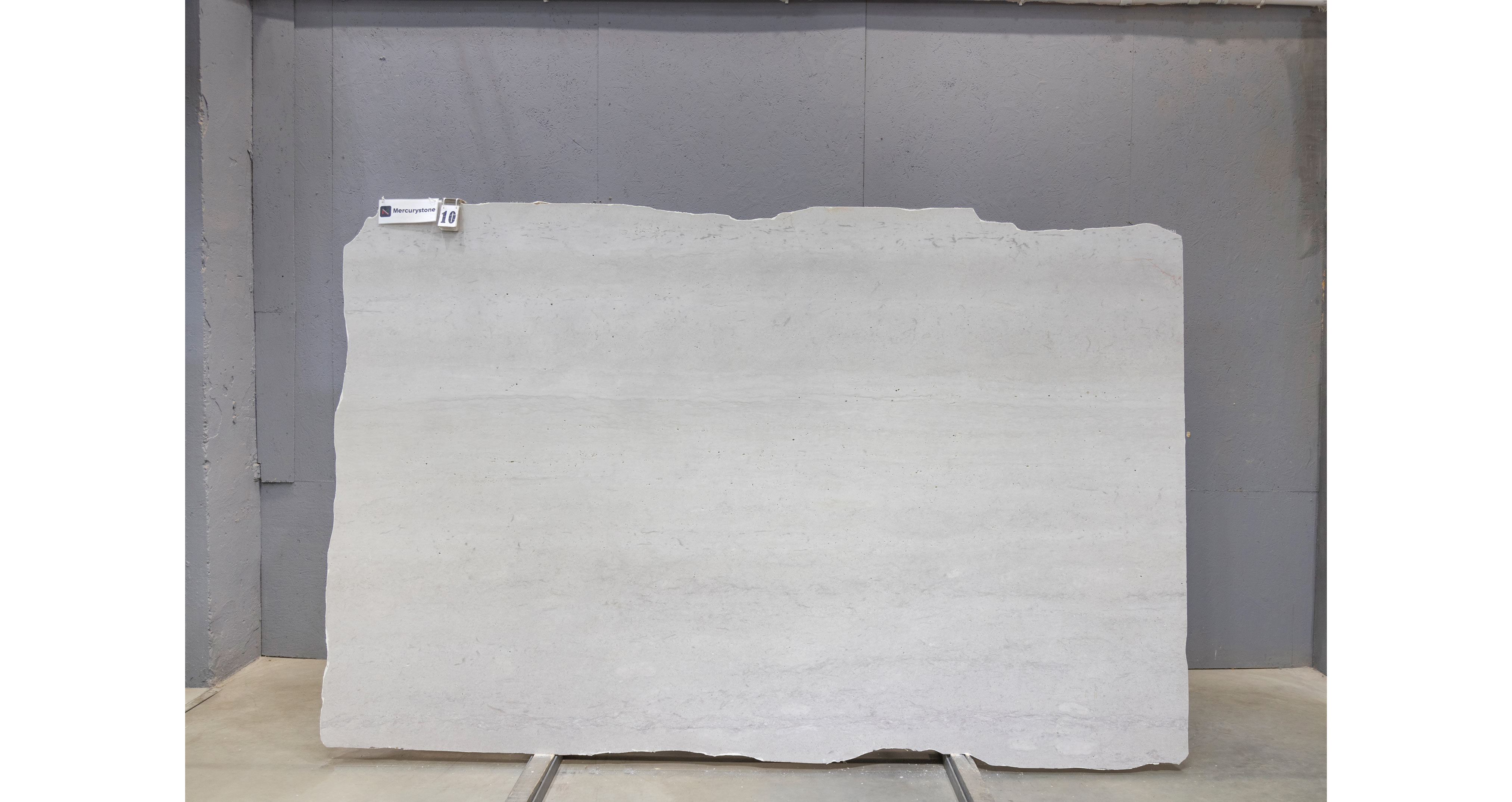Травертин Перламутр Грей / Travertine Perlamutr Grey — слэб 18 мм, шлифованный · 3100 × 1890 мм · партия Е* · № 010
