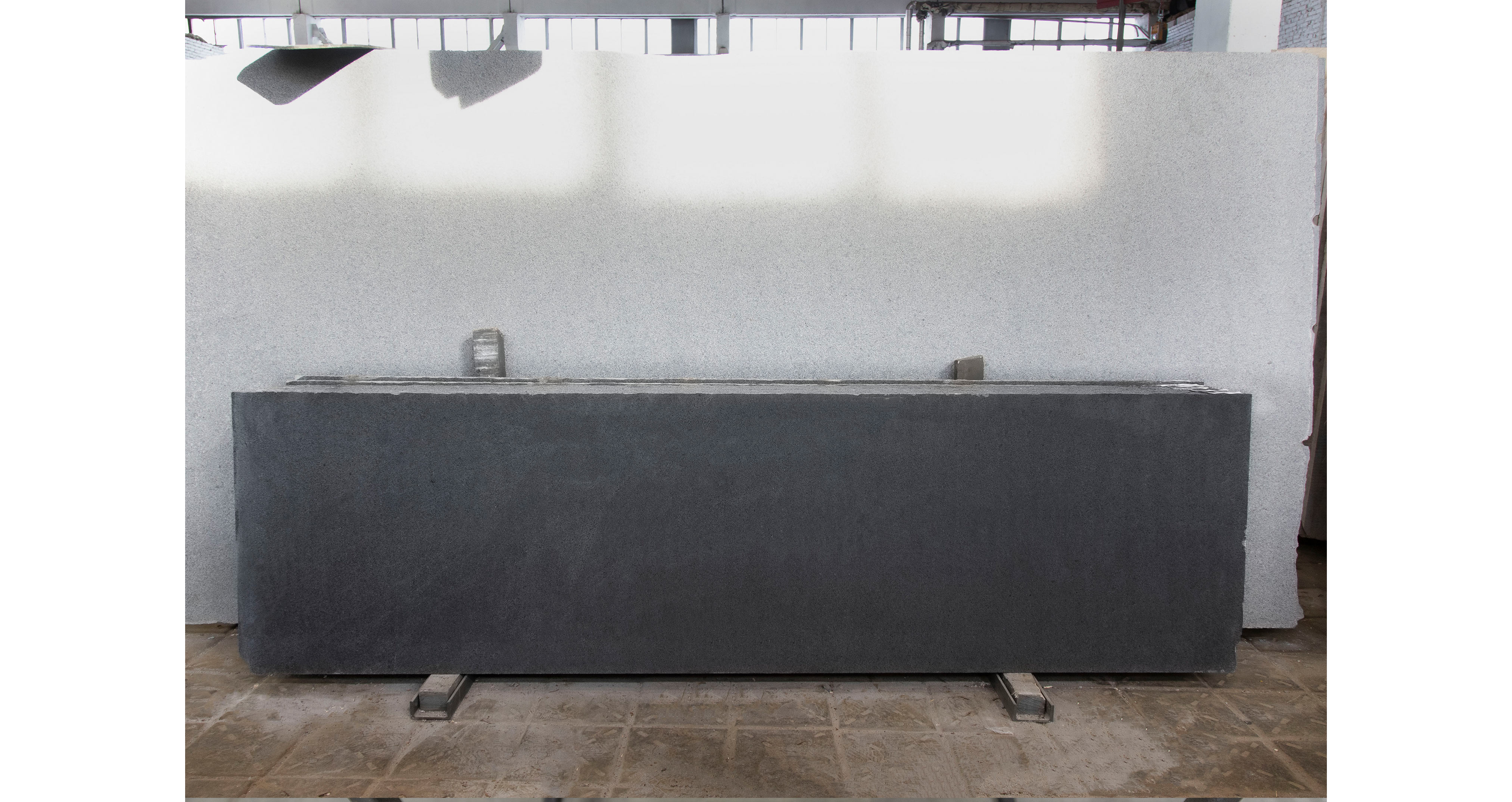 Гранит Сезам Блэк / Sesame Black — полосы 30 мм, полированный · 2800 × 700 мм · партия С · № 145