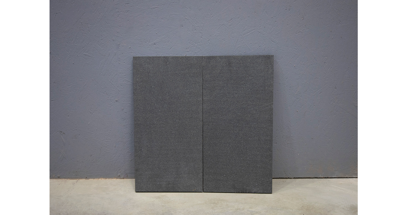 Гранит Абсолют Блэк (термо) / Absolute Black (flamed) — плитка 20 мм, термо · 600 × 300 мм · партия АЩ · № 001