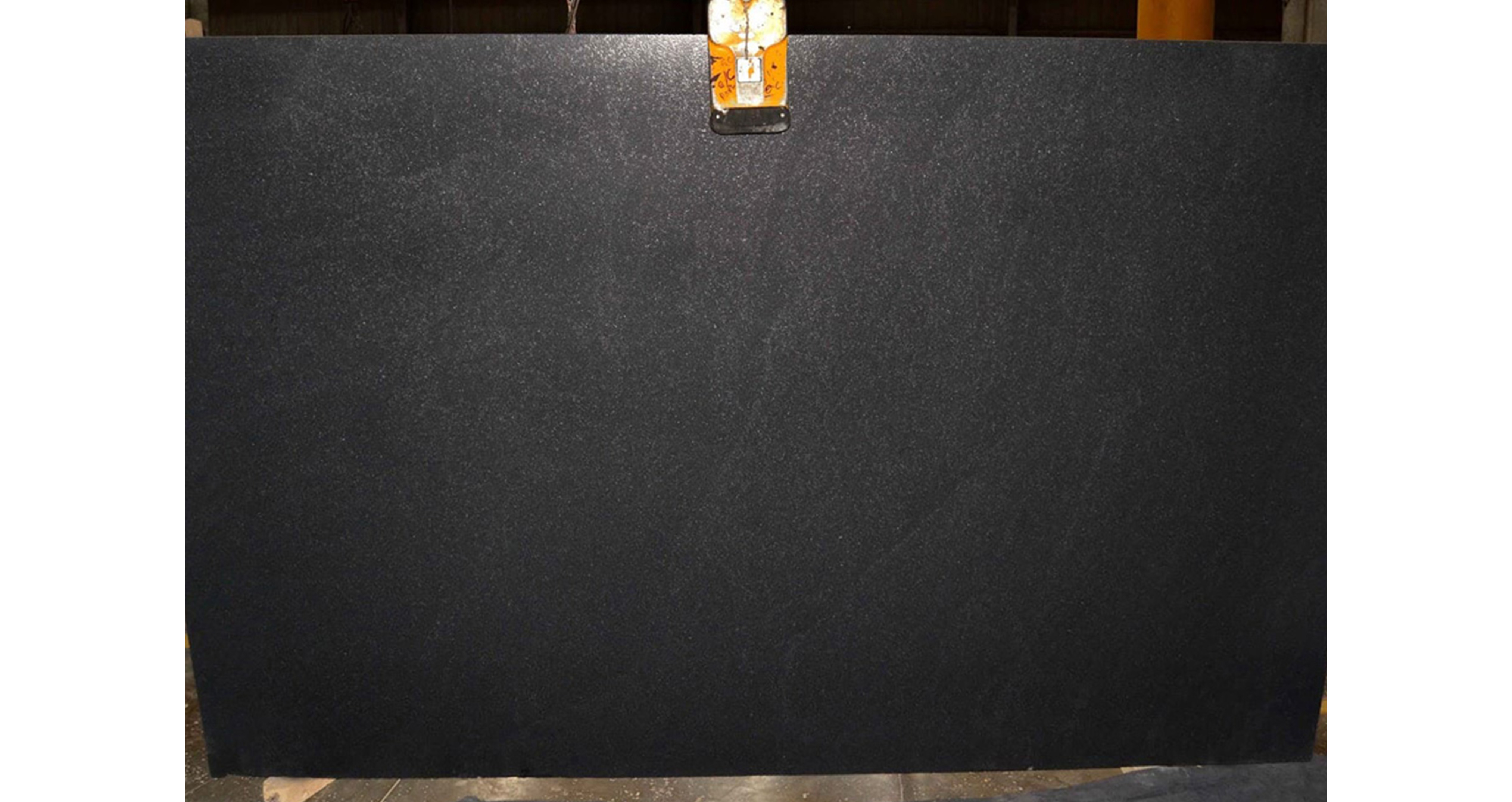 Гранит Абсолют Блэк Экстра / Absolute Black Extra — слэб 20 мм, кожа · 2770 × 1980 мм · партия АЭ · № 016