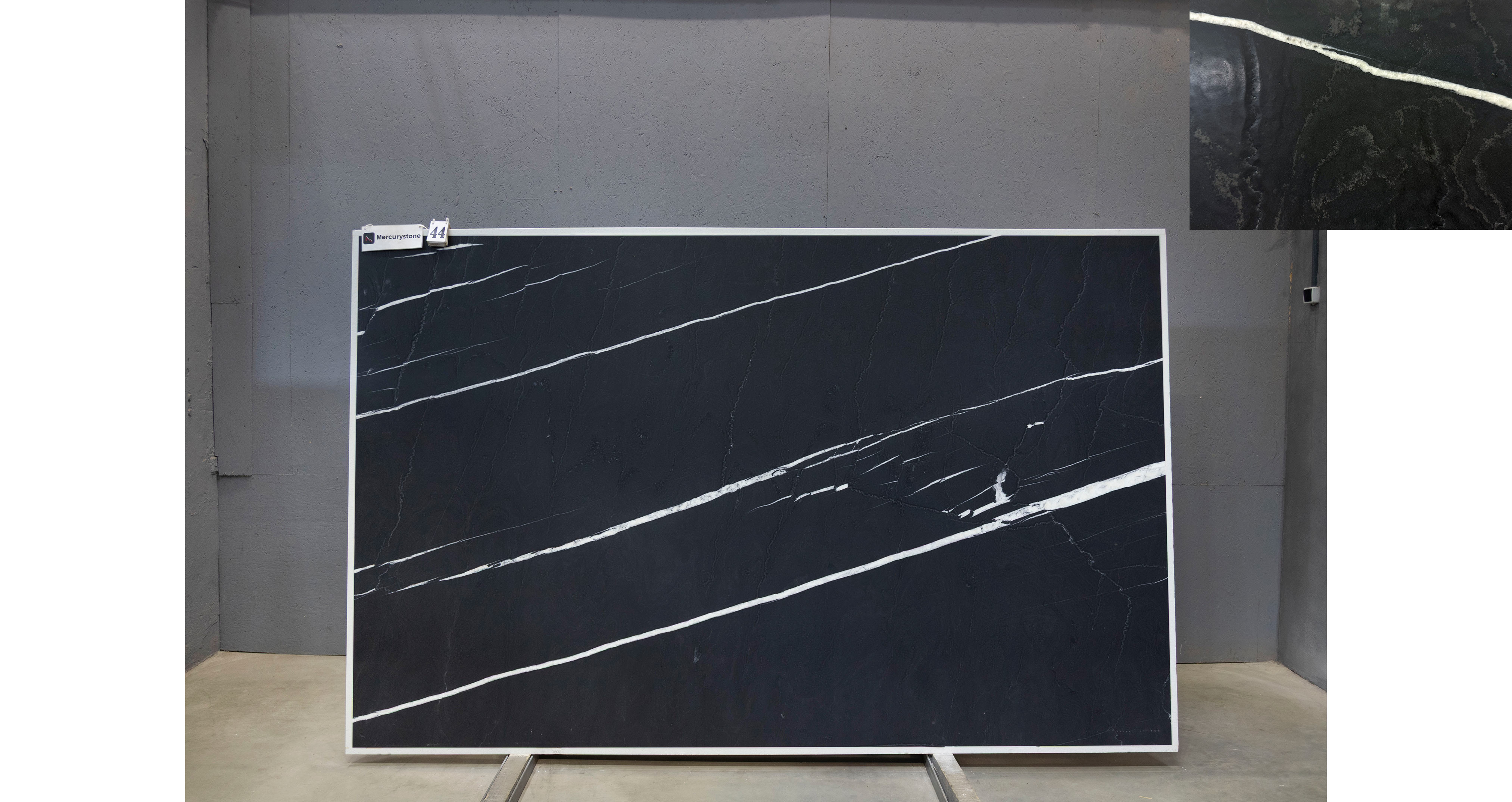 Кварцит Элегант Блэк / Elegant Black — слэб 20 мм, кожа · 2900 × 1820 мм · партия А* · № 044