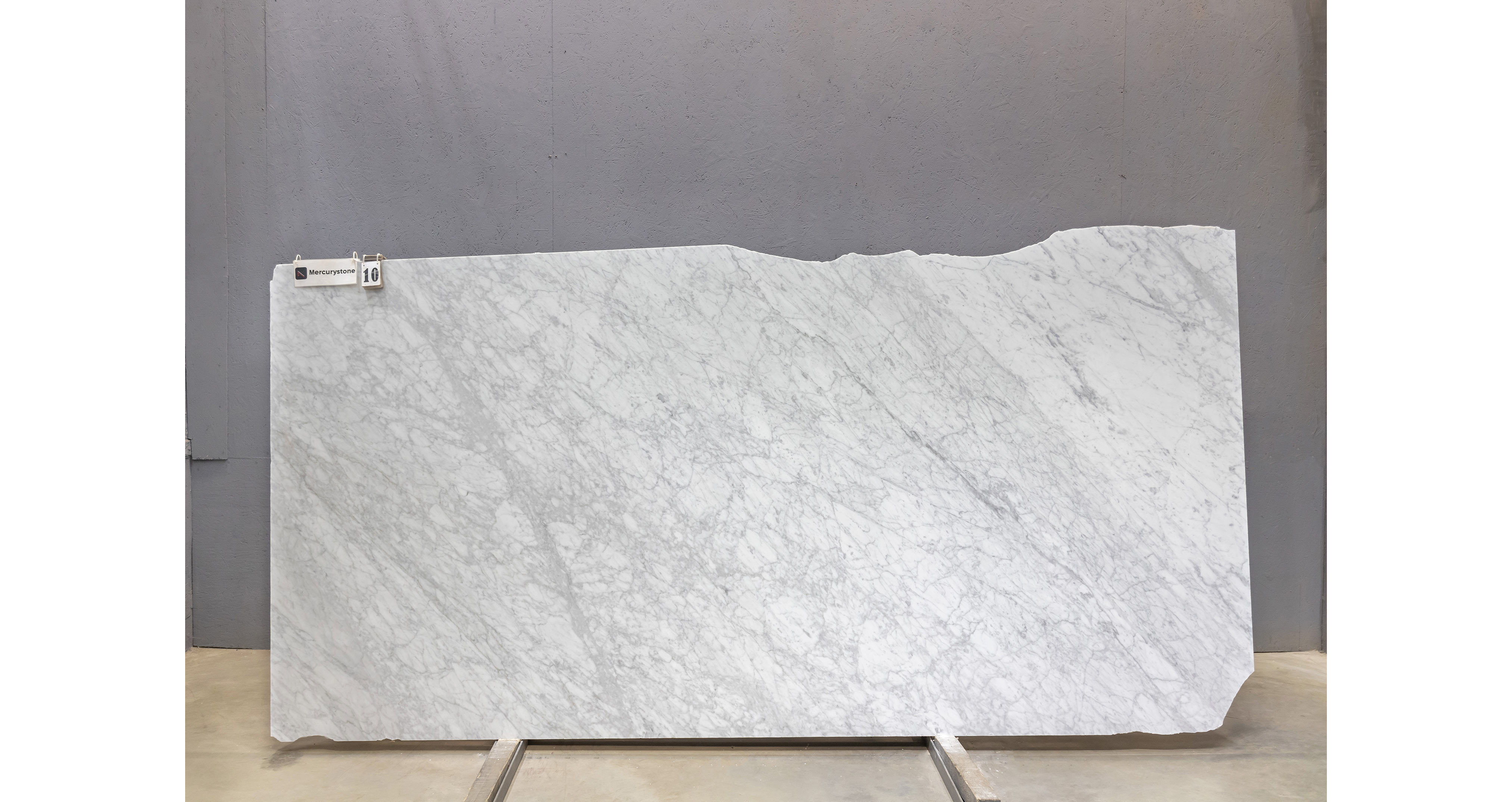 Мрамор Бьянко Каррара С / Bianco Carrara C — слэб 20 мм, лощёный и полированный · 3200 × 1600 мм · партия ВИ* · № 010