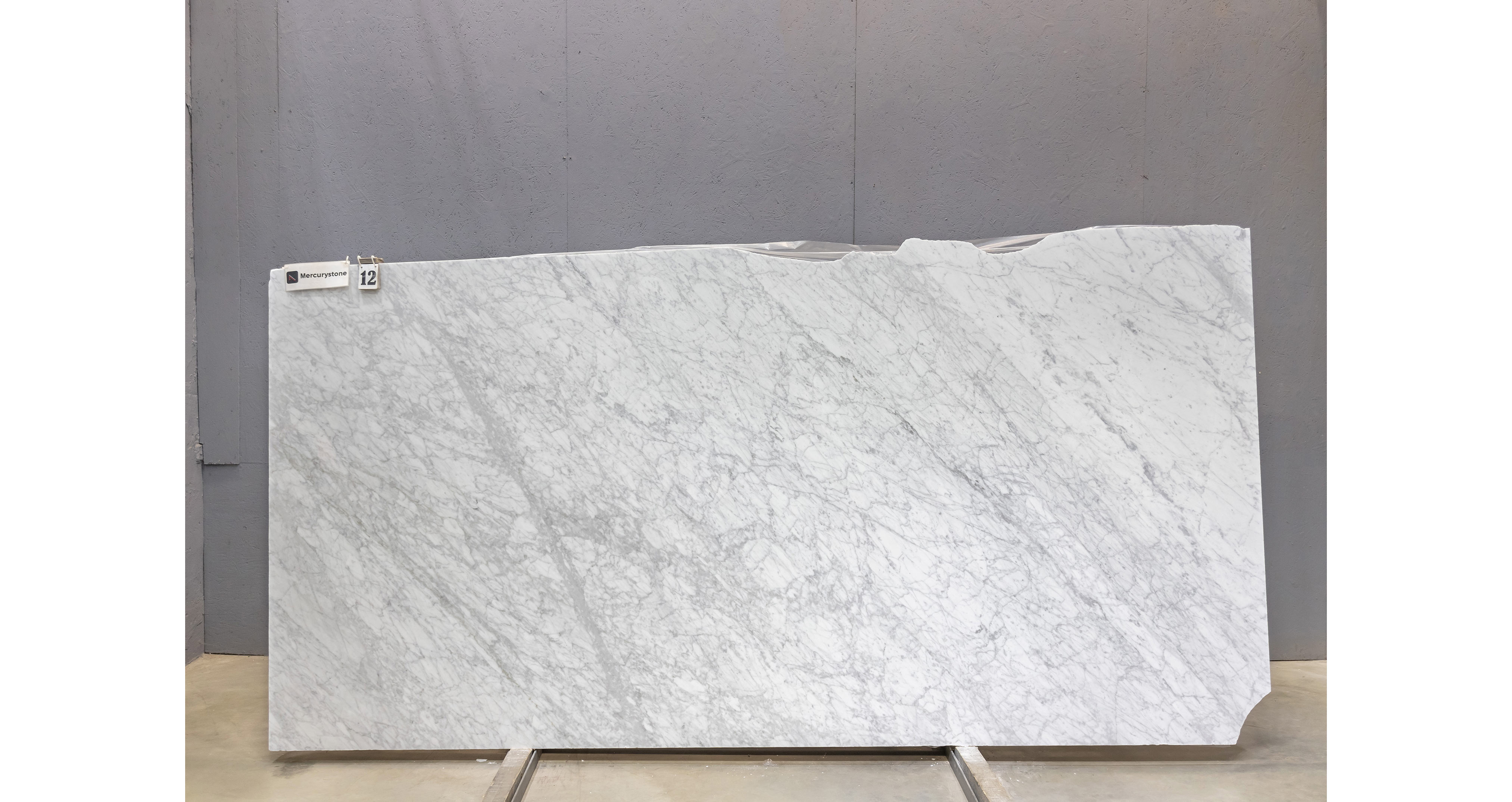 Мрамор Бьянко Каррара С / Bianco Carrara C — слэб 20 мм, лощёный и полированный · 3200 × 1600 мм · партия ВИ* · № 012