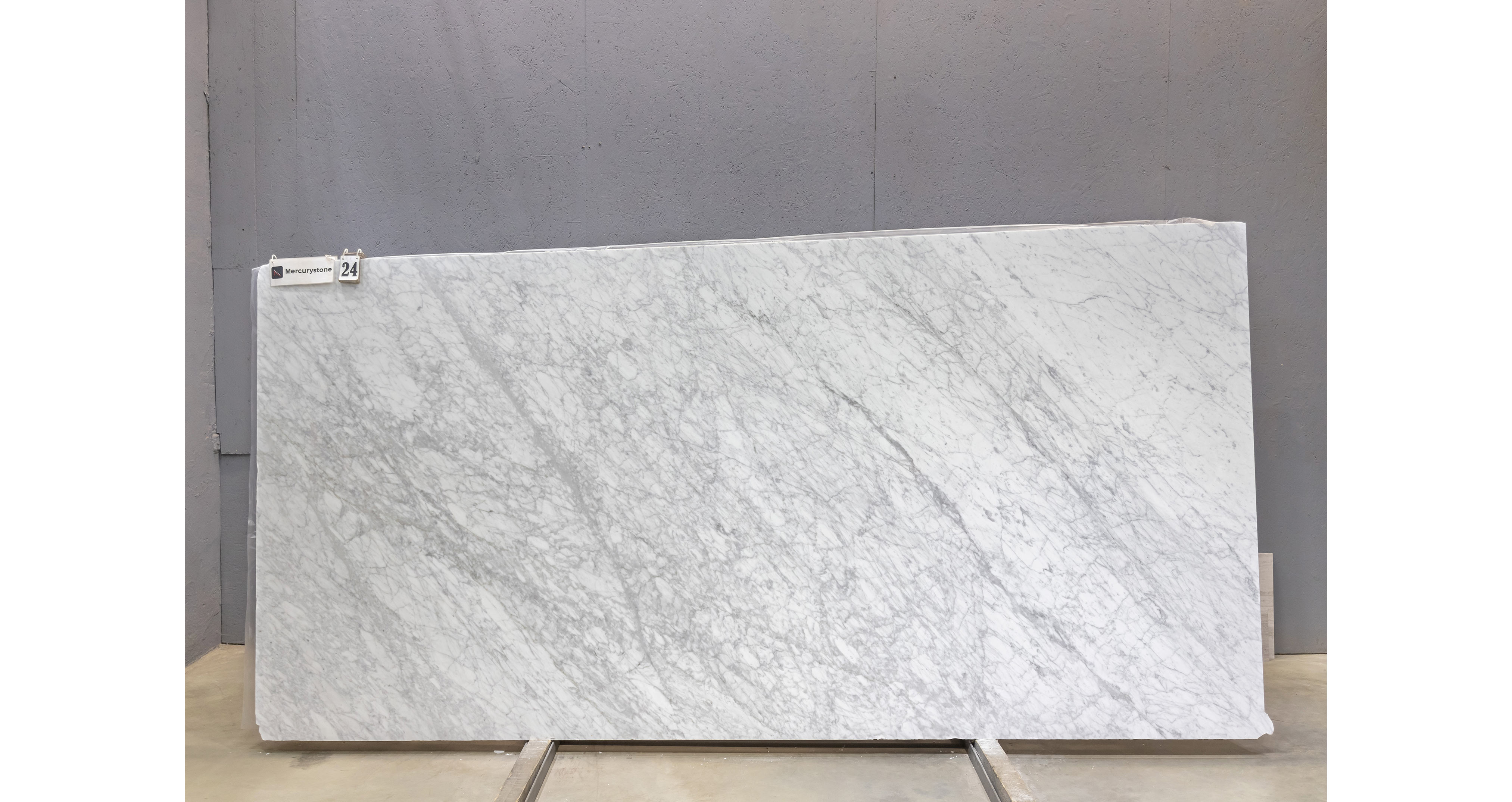 Мрамор Бьянко Каррара С / Bianco Carrara C — слэб 20 мм, лощёный и полированный · 3300 × 1600 мм · партия ВИ* · № 024