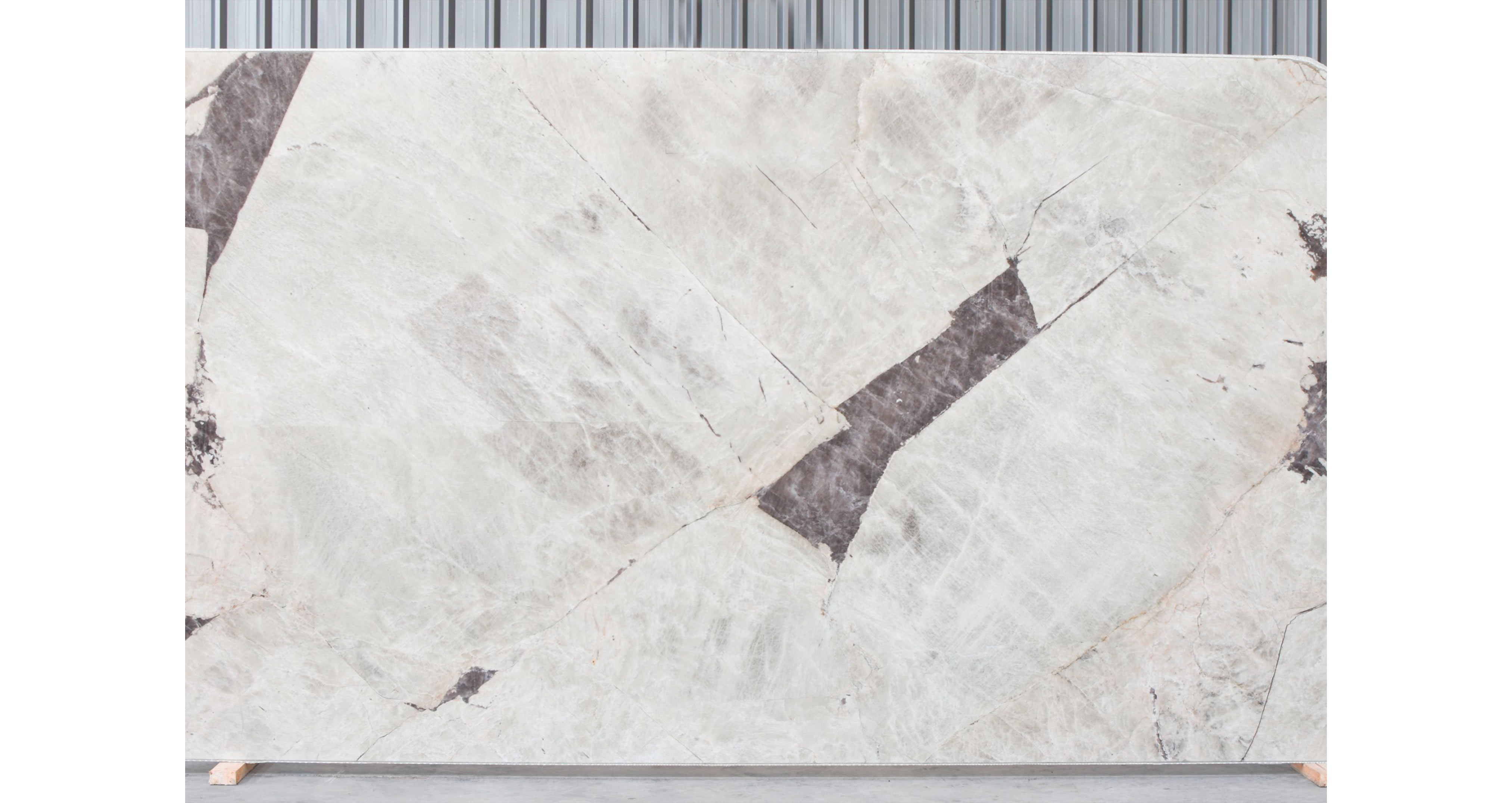 Кварцит Патагония Вайт / Patagonia White — слэб 20 мм, полированный · 3130 × 1910 мм · партия Б · № 009