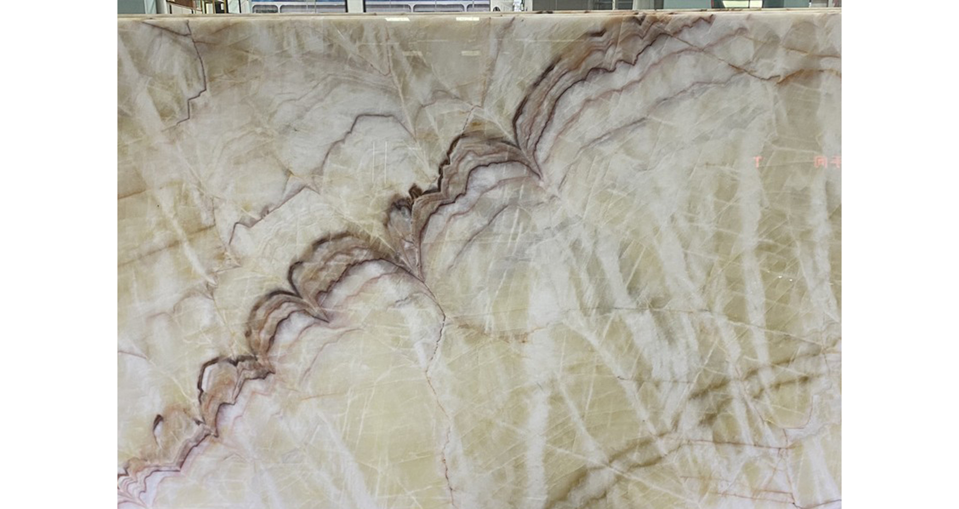 Оникс Беж VC / Onyx Beige VC — слэб 18 мм, полированный · 1360 × 1660 мм · партия В · № 069